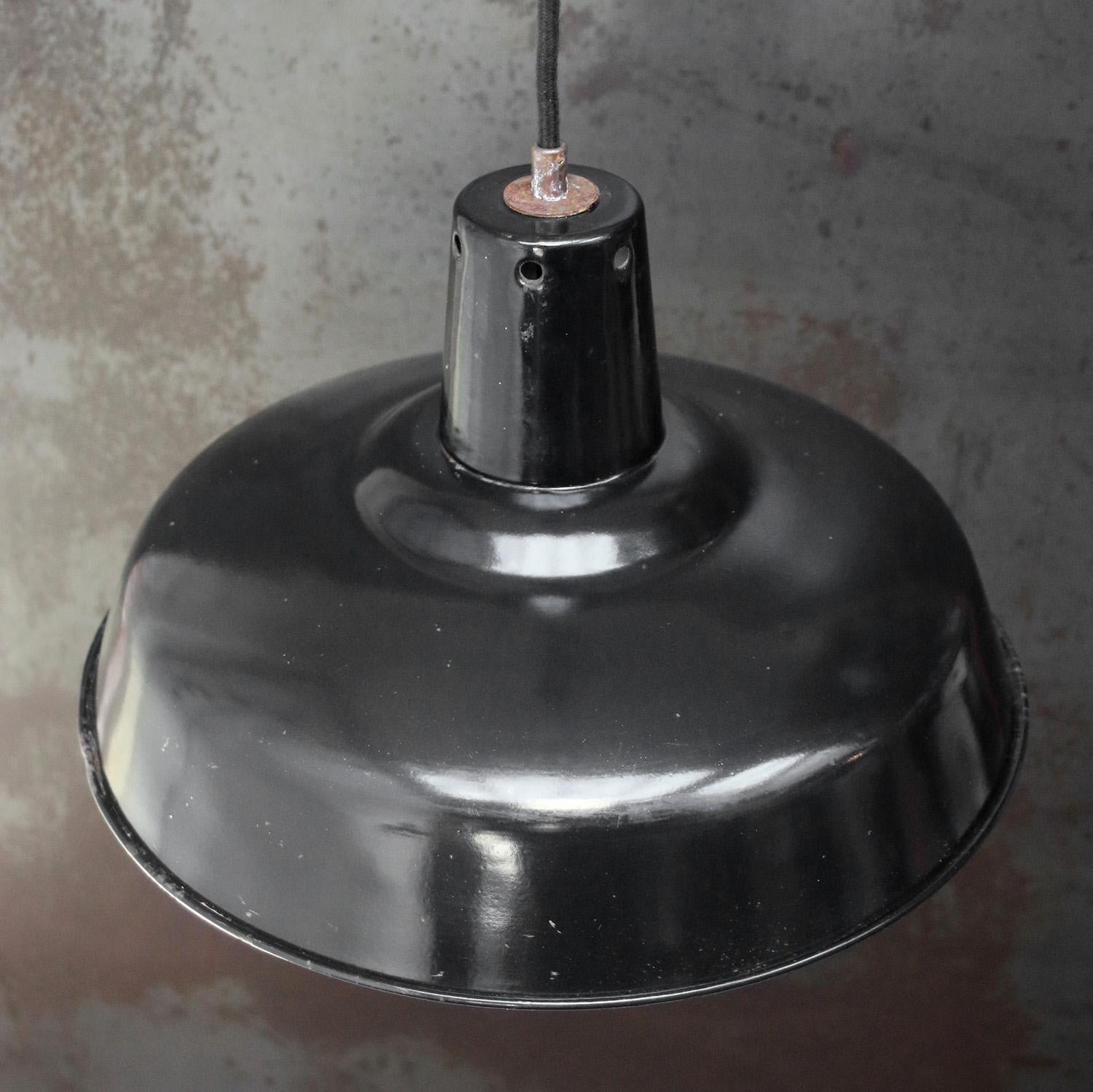 French Black Enamel Vintage Industrial Pendant Lights In Good Condition In Amsterdam, NL
