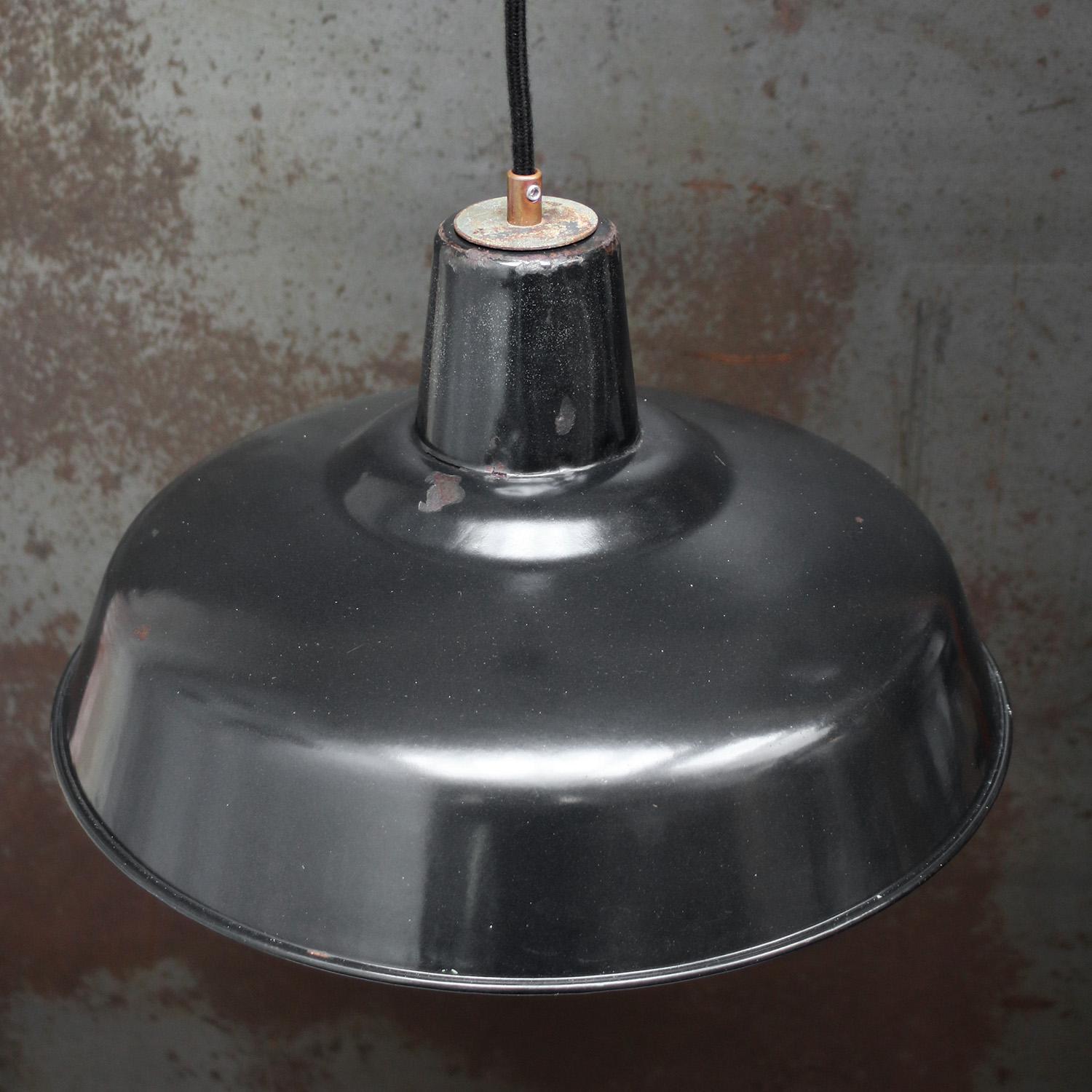 French Black Enamel Vintage Industrial Pendant Lights In Good Condition For Sale In Amsterdam, NL