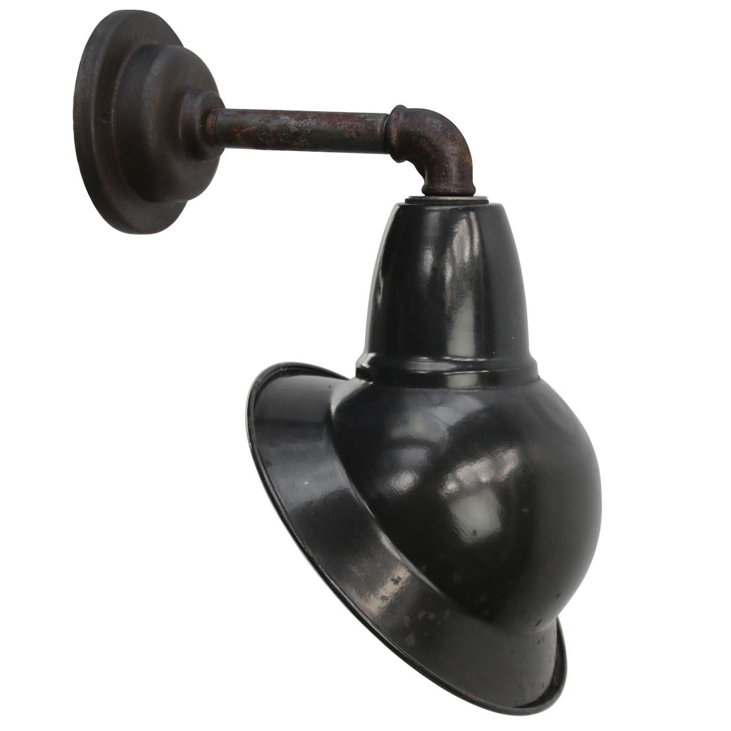 French factory wall light
black enamel, white interior

Measures: Diameter cast iron wall piece: 10 cm, 2 holes to secure

Weight: 1.30 kg / 2.9 lb

Priced per individual item. All lamps have been made suitable by international standards for