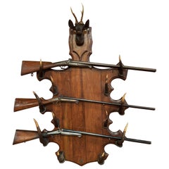 French Black Forest Carved Gun or Coat Rack with Horns and Deer Head Sculpture