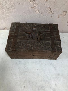 Caja francesa de madera Black Forest con moras, hacia 1900