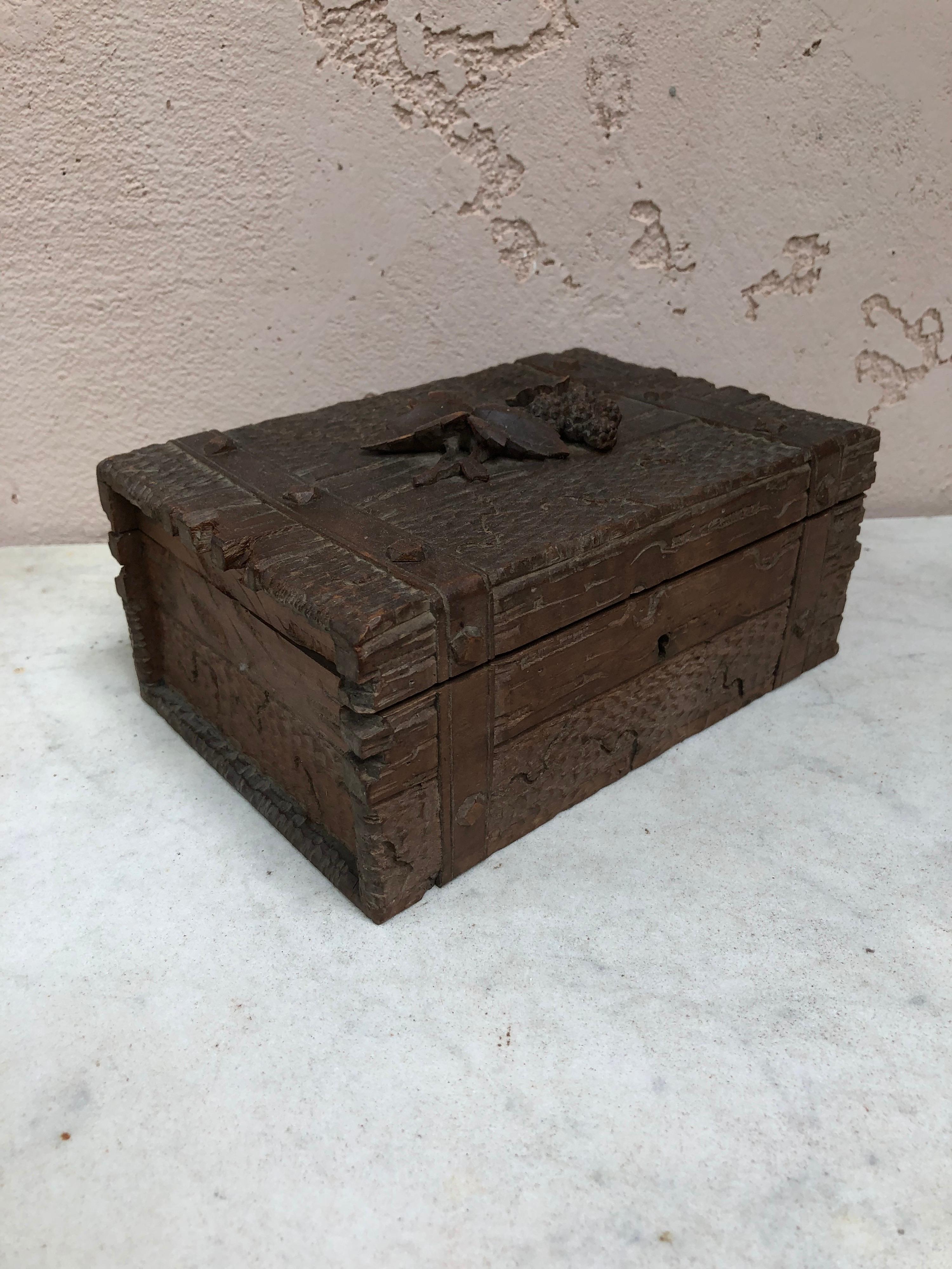 French Black Forest Wood Box with Blackberries, circa 1900 In Good Condition In Austin, TX