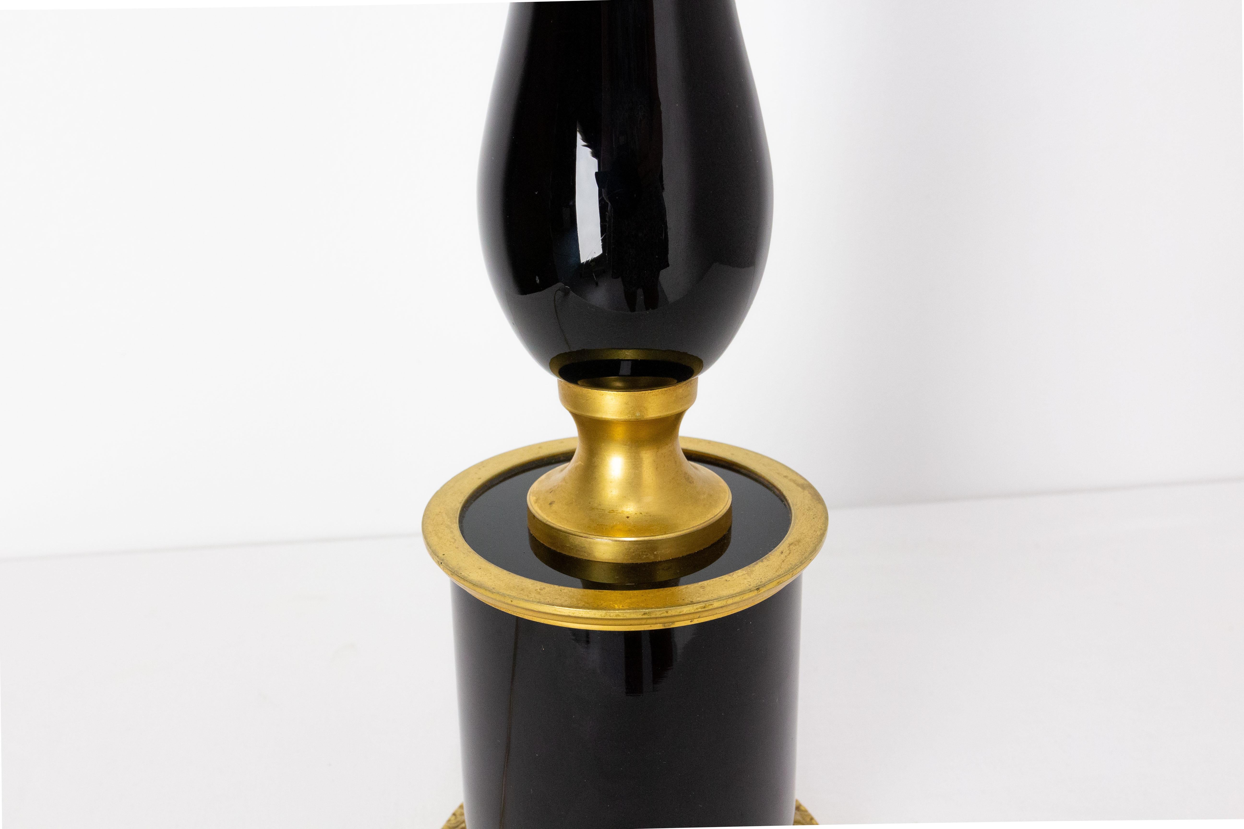 French Black Glass and Brass Table Lamp, Mid-Century For Sale 3