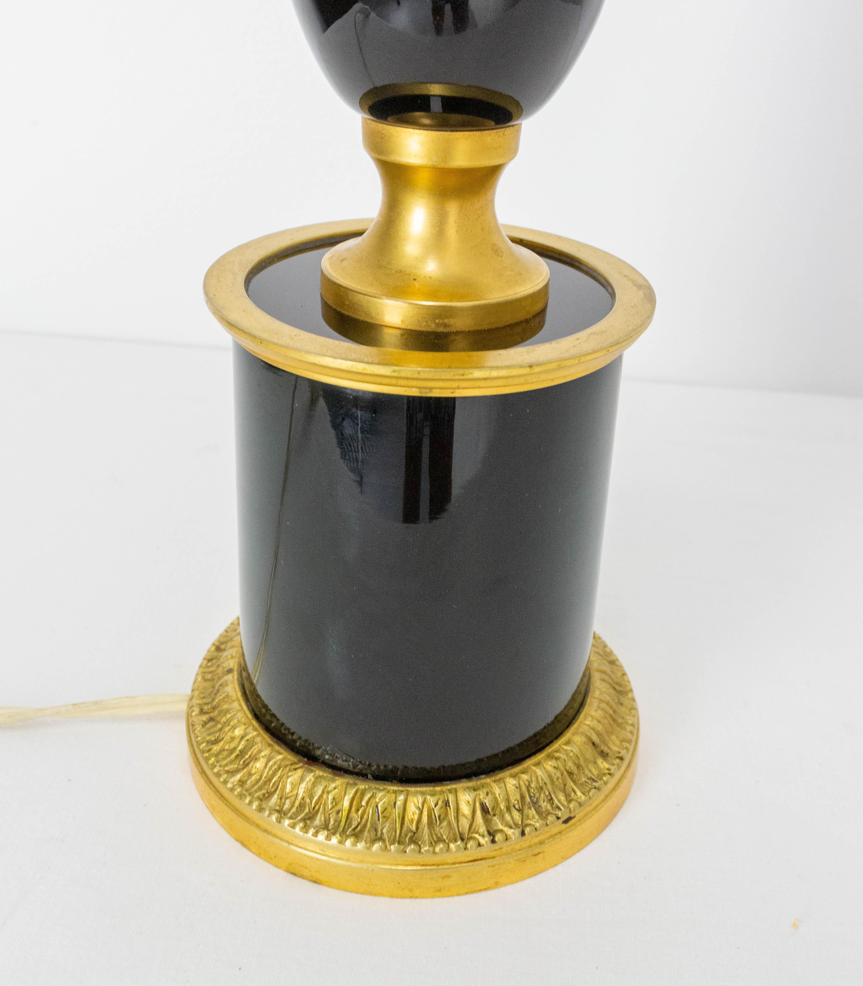 French Black Glass and Brass Table Lamp, Mid-Century For Sale 4