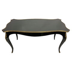 Table d'appoint française de style Louis XV laquée noire