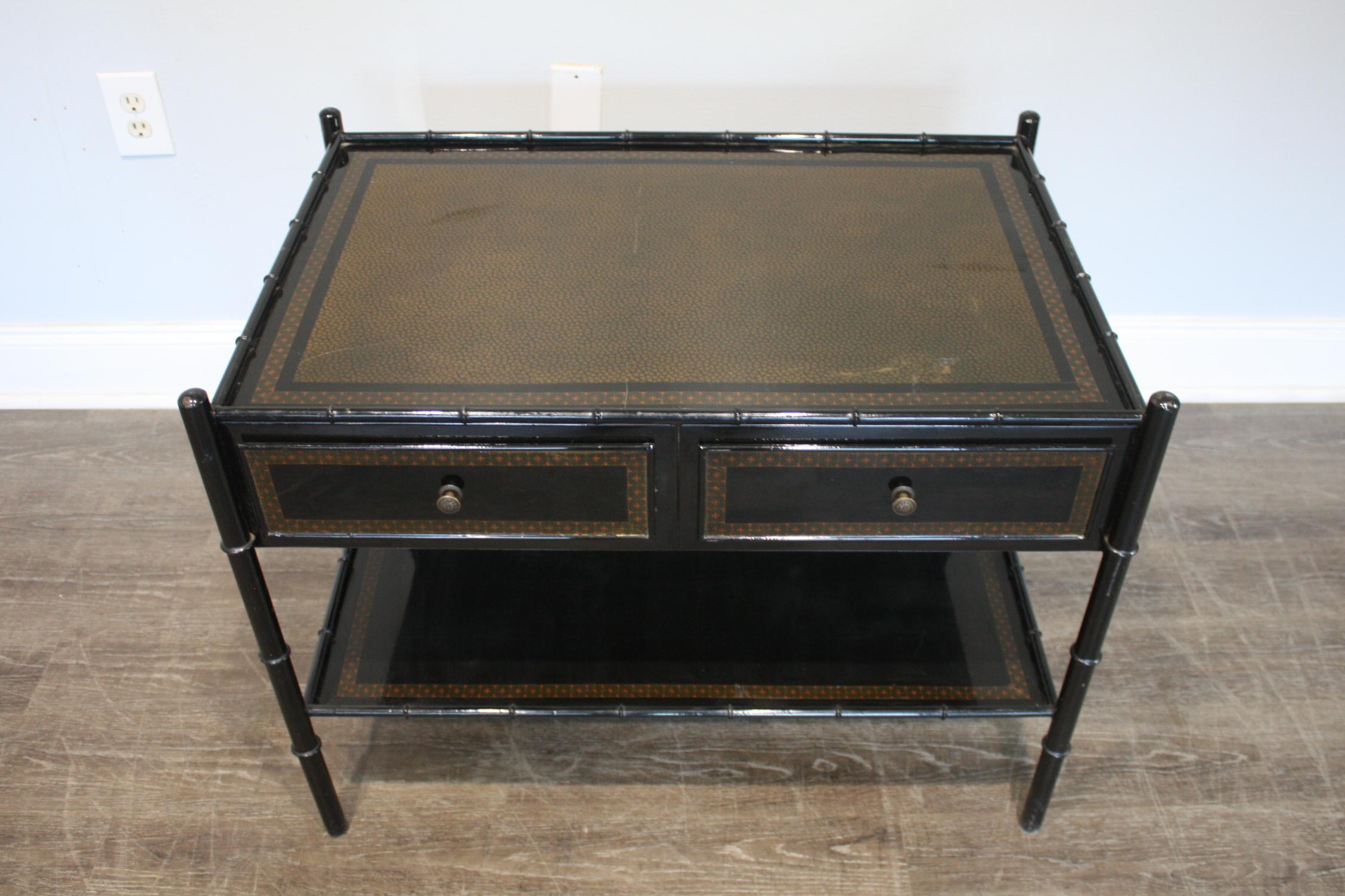 Laqué Table en métal laqué noir en vente