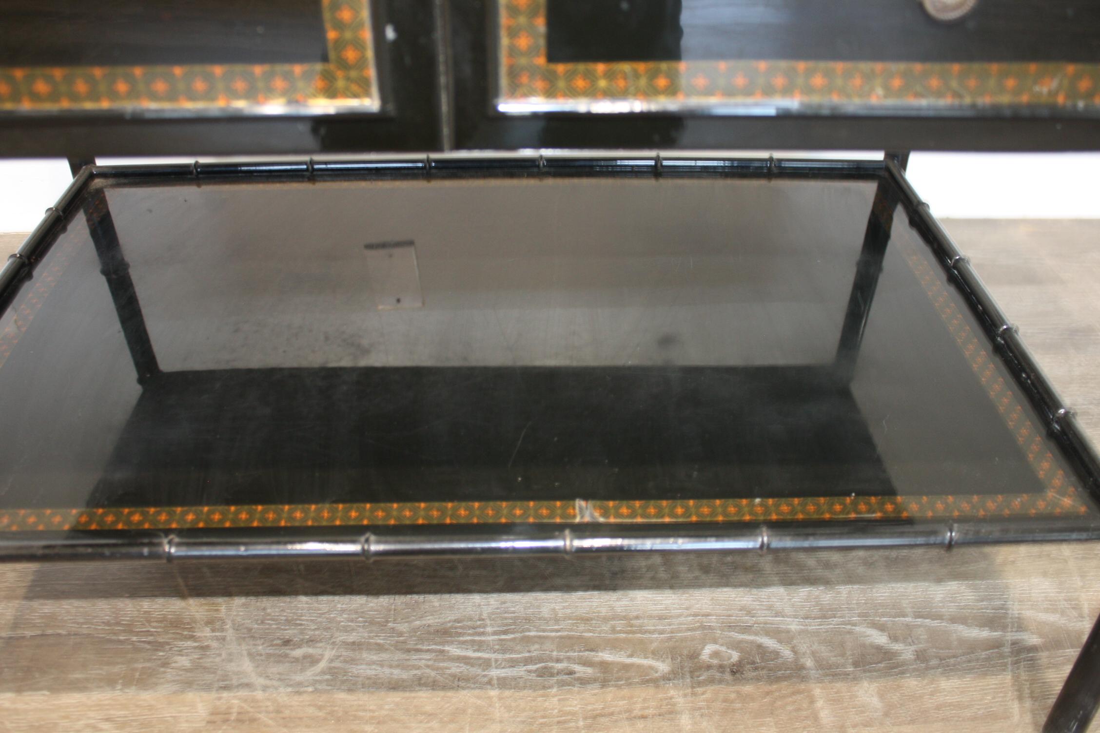20ième siècle Table en métal laqué noir en vente