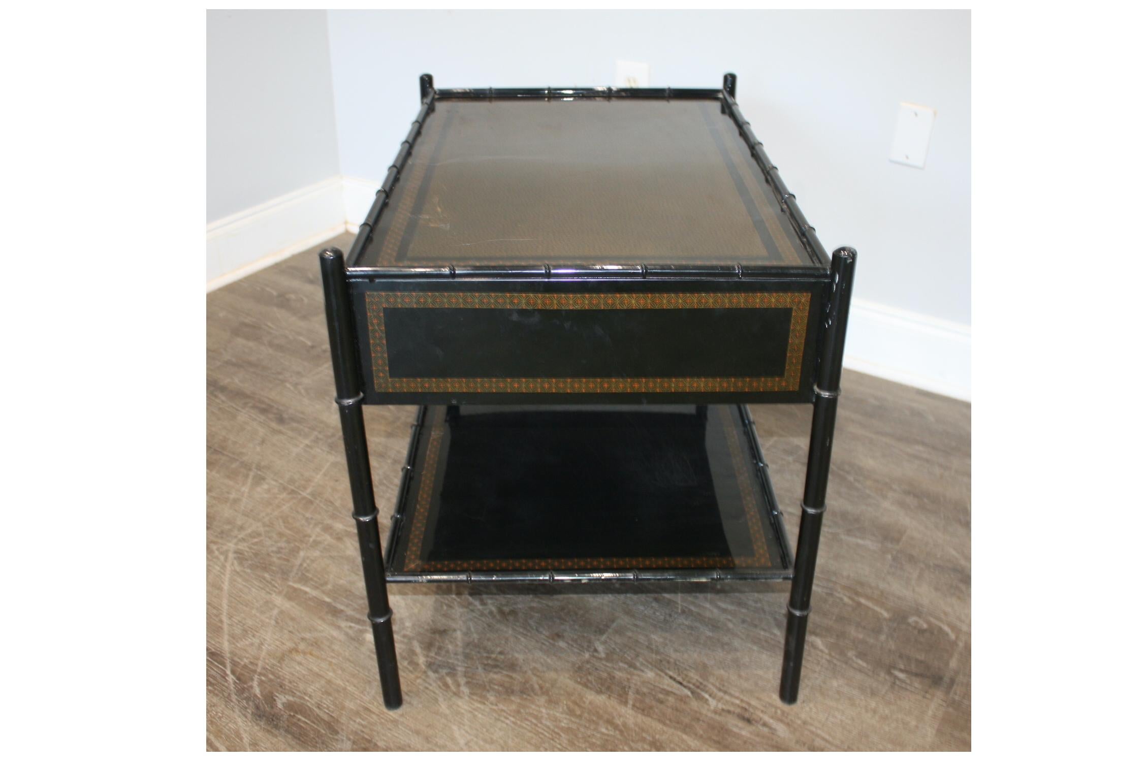 Table en métal laqué noir en vente 2