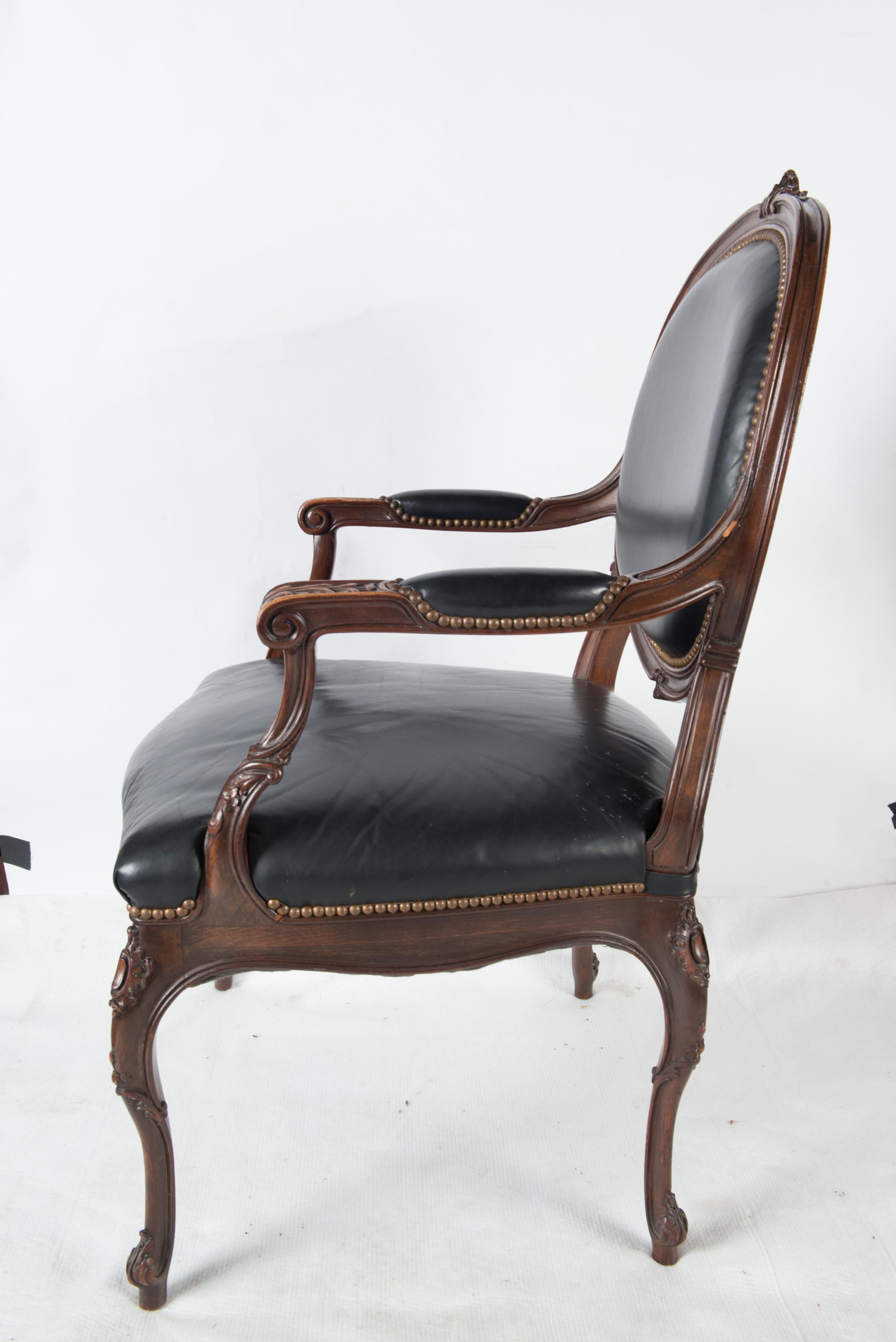 Fauteuil/chaise de bureau français en cuir noir en vente 8