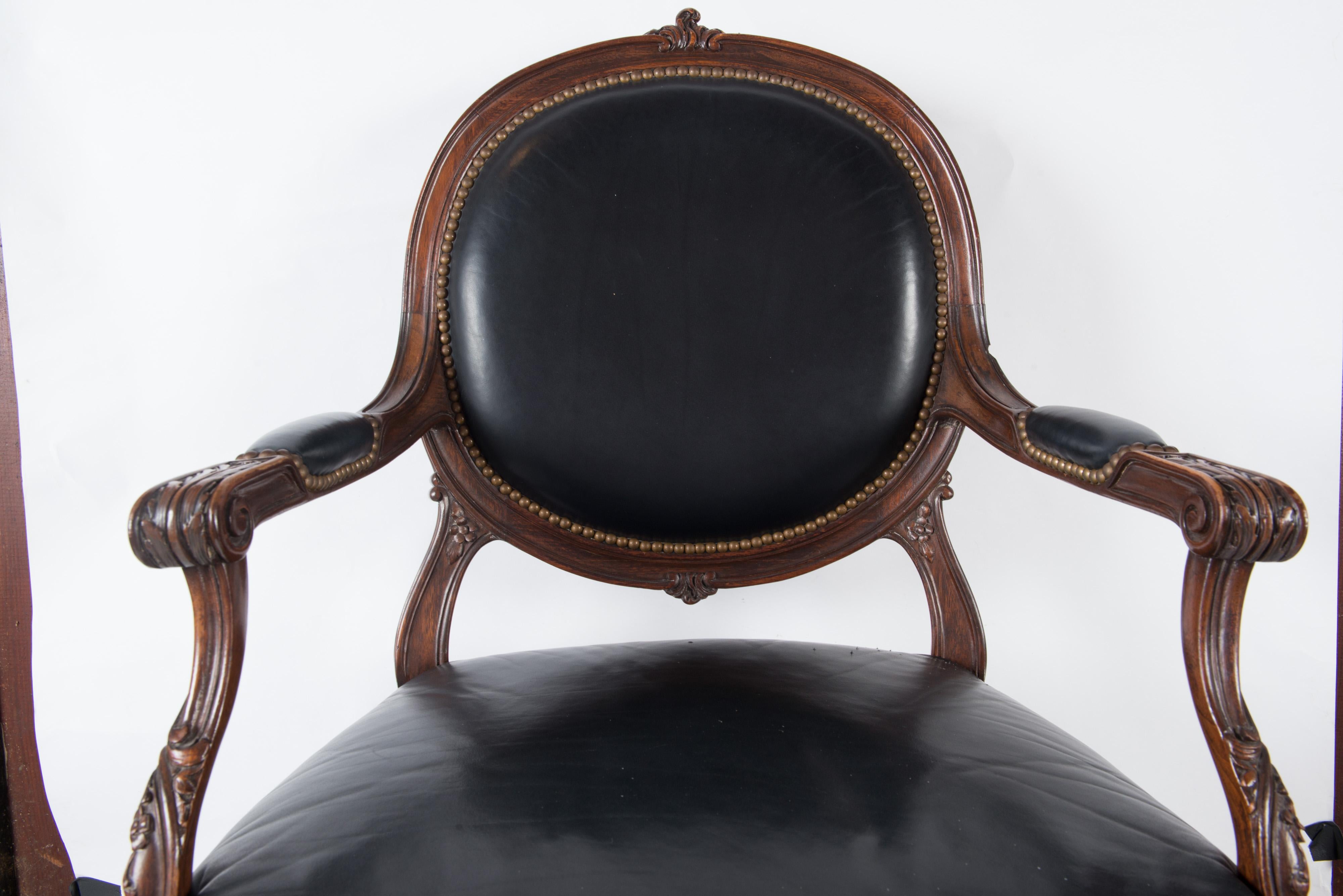 Louis XV Fauteuil/chaise de bureau français en cuir noir en vente