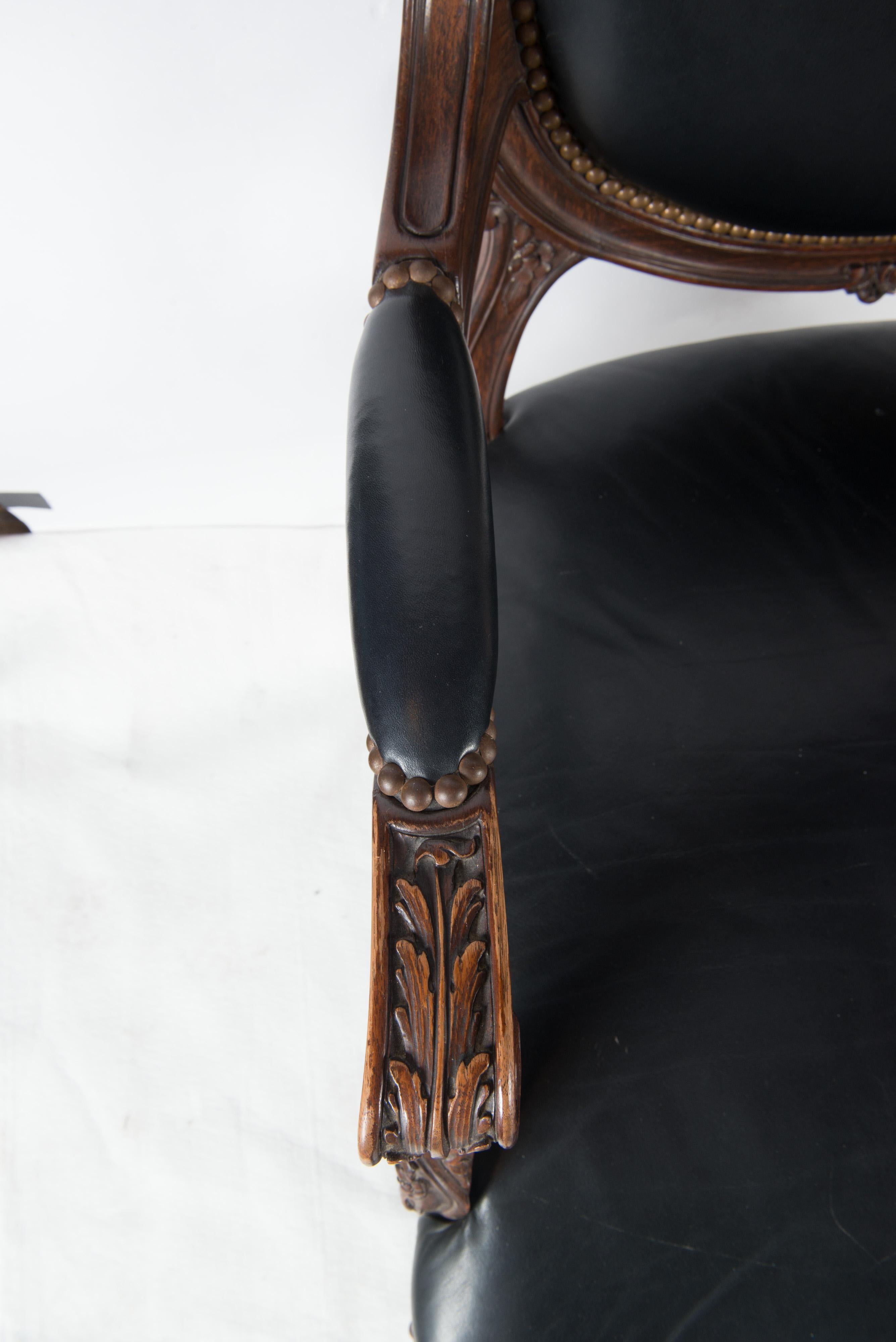 Fauteuil/chaise de bureau français en cuir noir en vente 1