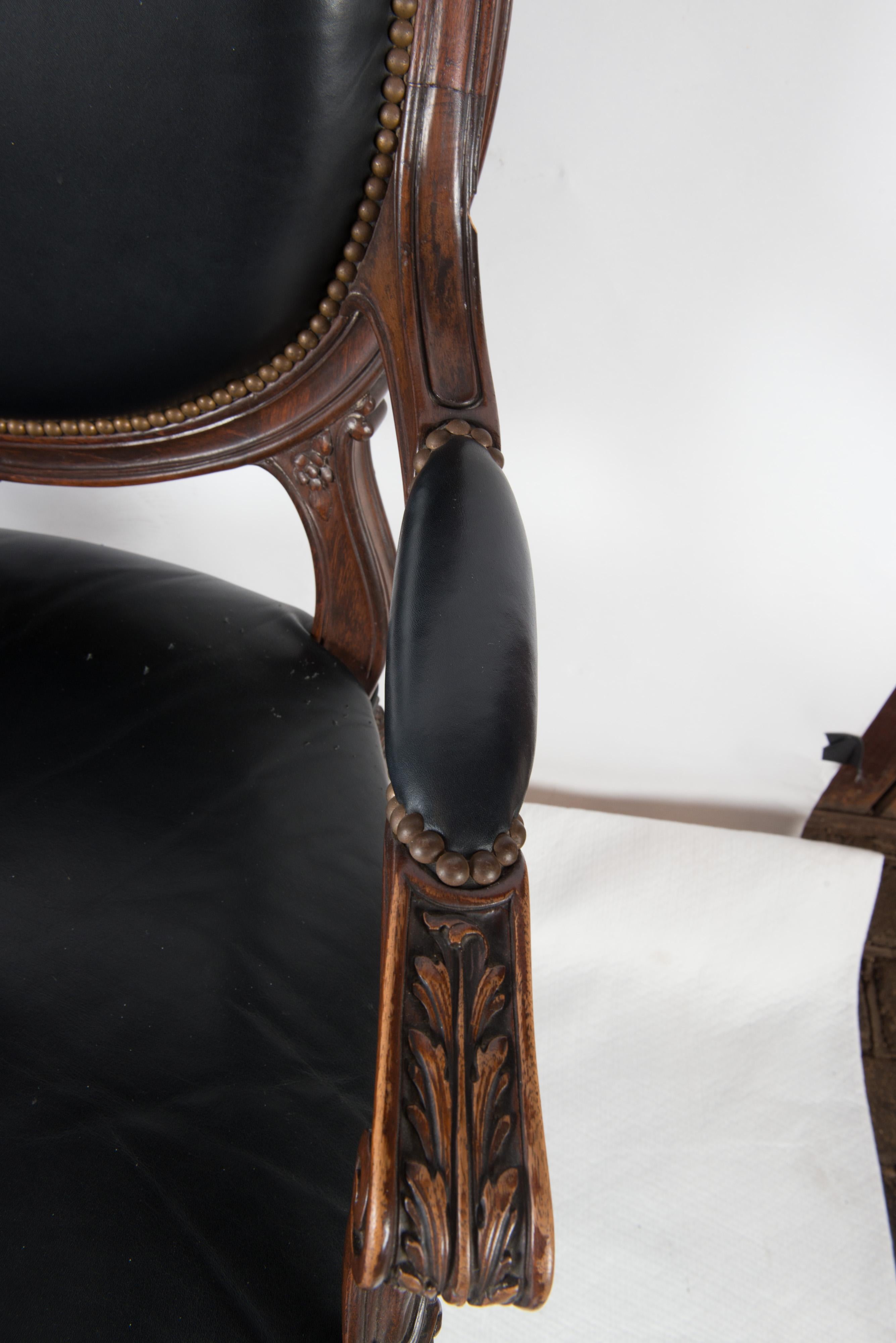Fauteuil/chaise de bureau français en cuir noir en vente 2