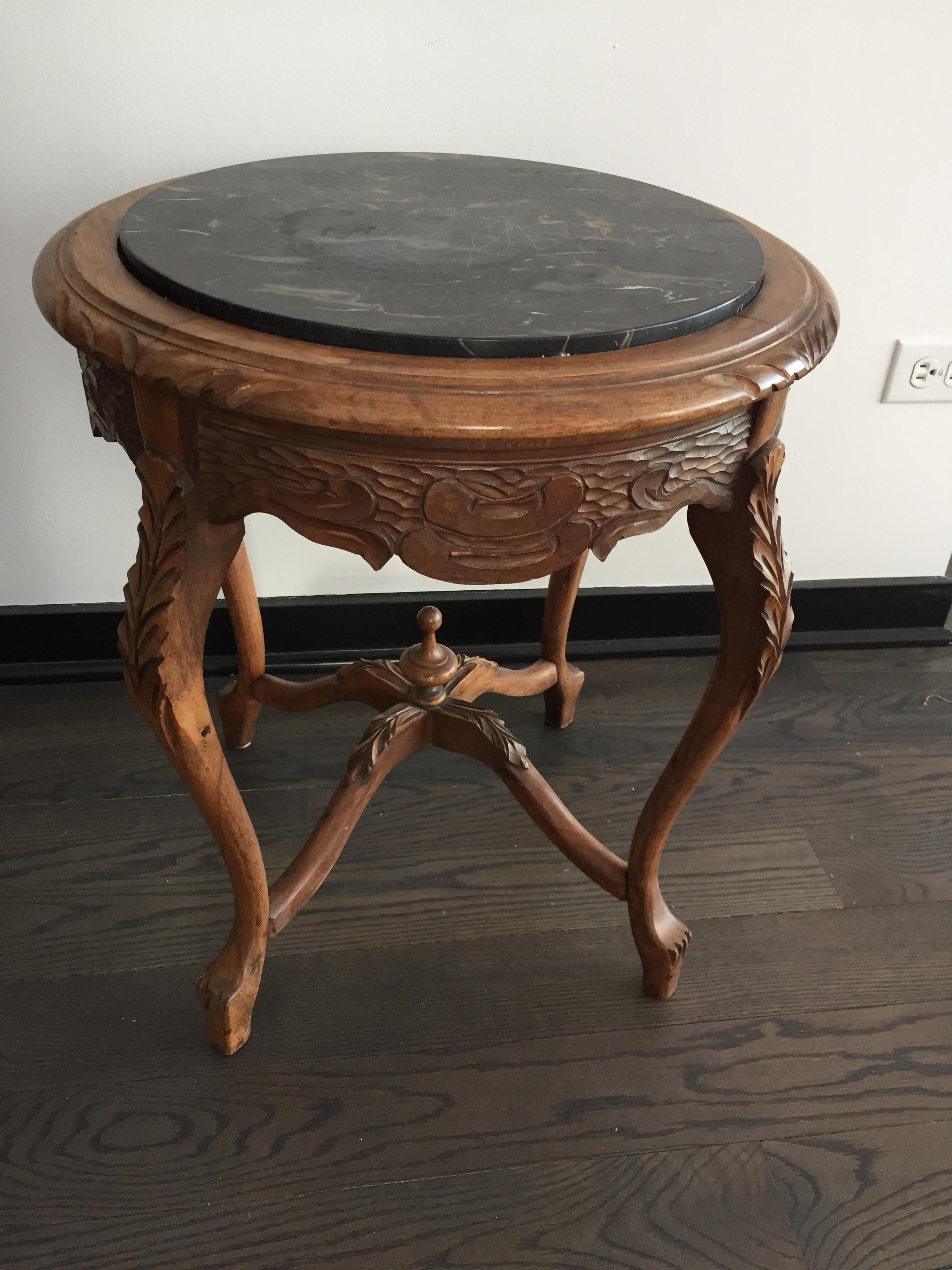 Vintage French Black Marble Side Table Carved Legs In Good Condition For Sale In Chicago, IL