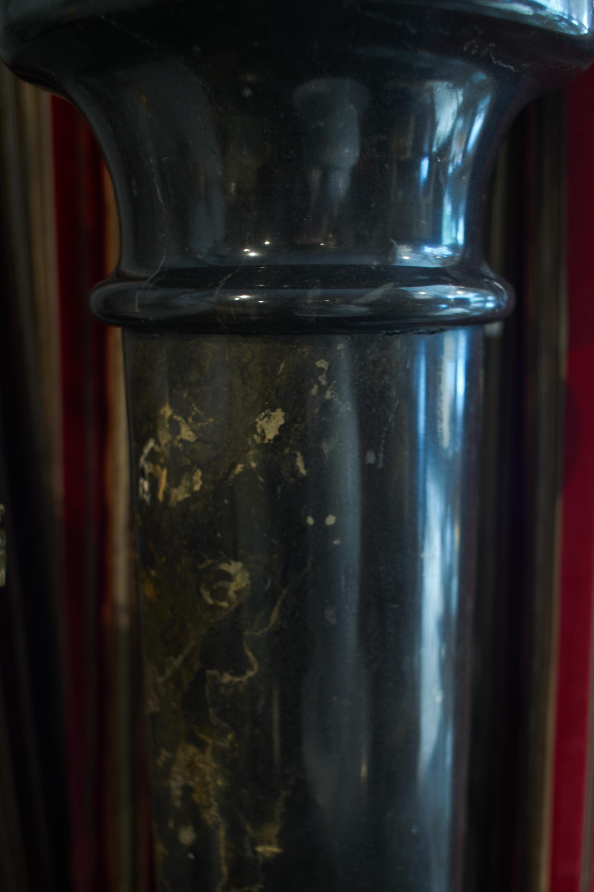 French Black Marble Column In Good Condition For Sale In Montreal, Quebec