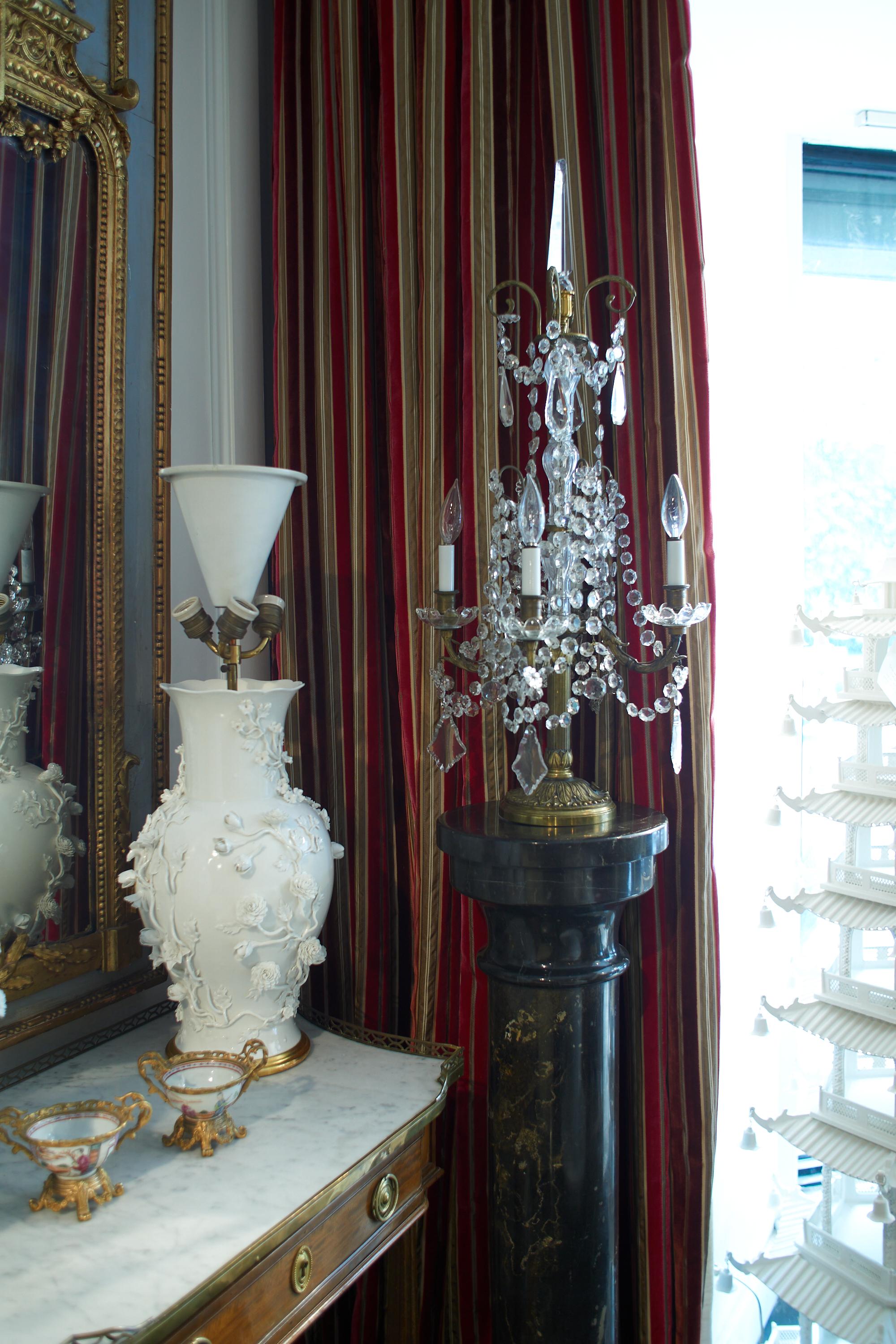 colonne française en marbre noir en vente 1