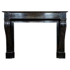 Cheminée ancienne française en marbre noir de Mazy