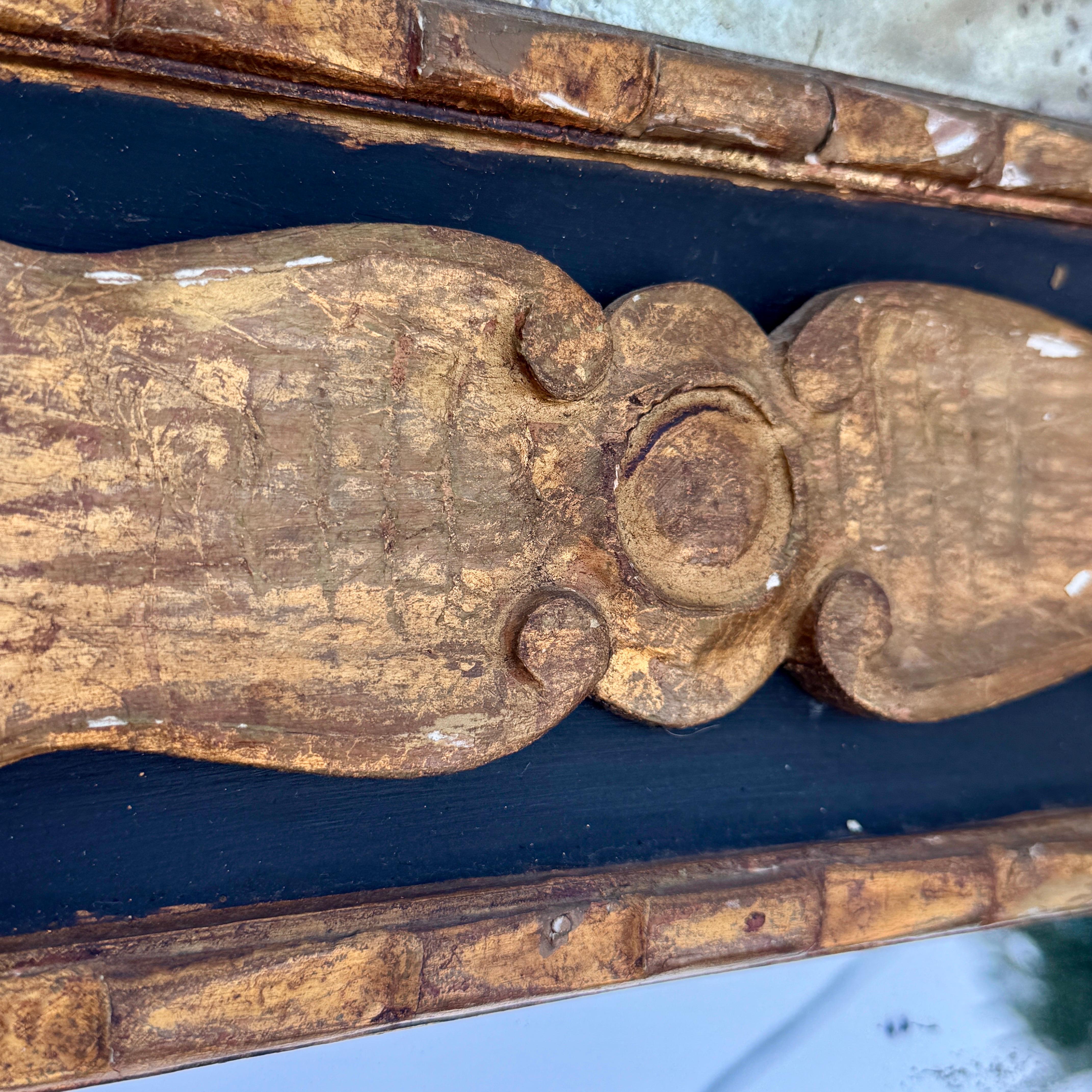 Espejo de Pared Francés Tallado Dorado Pintado de Negro en venta 4
