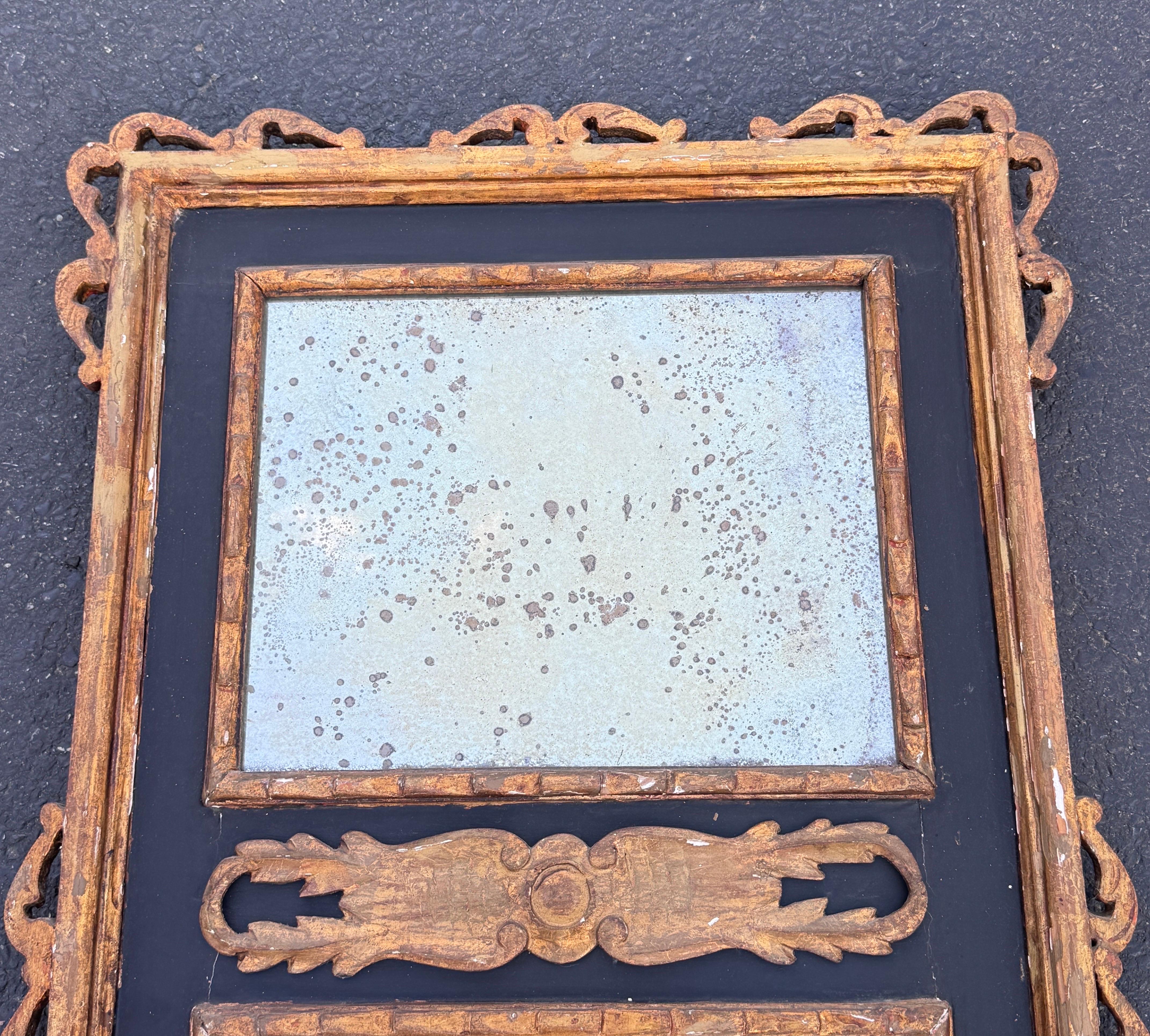 Espejo de Pared Francés Tallado Dorado Pintado de Negro Tallado a mano en venta