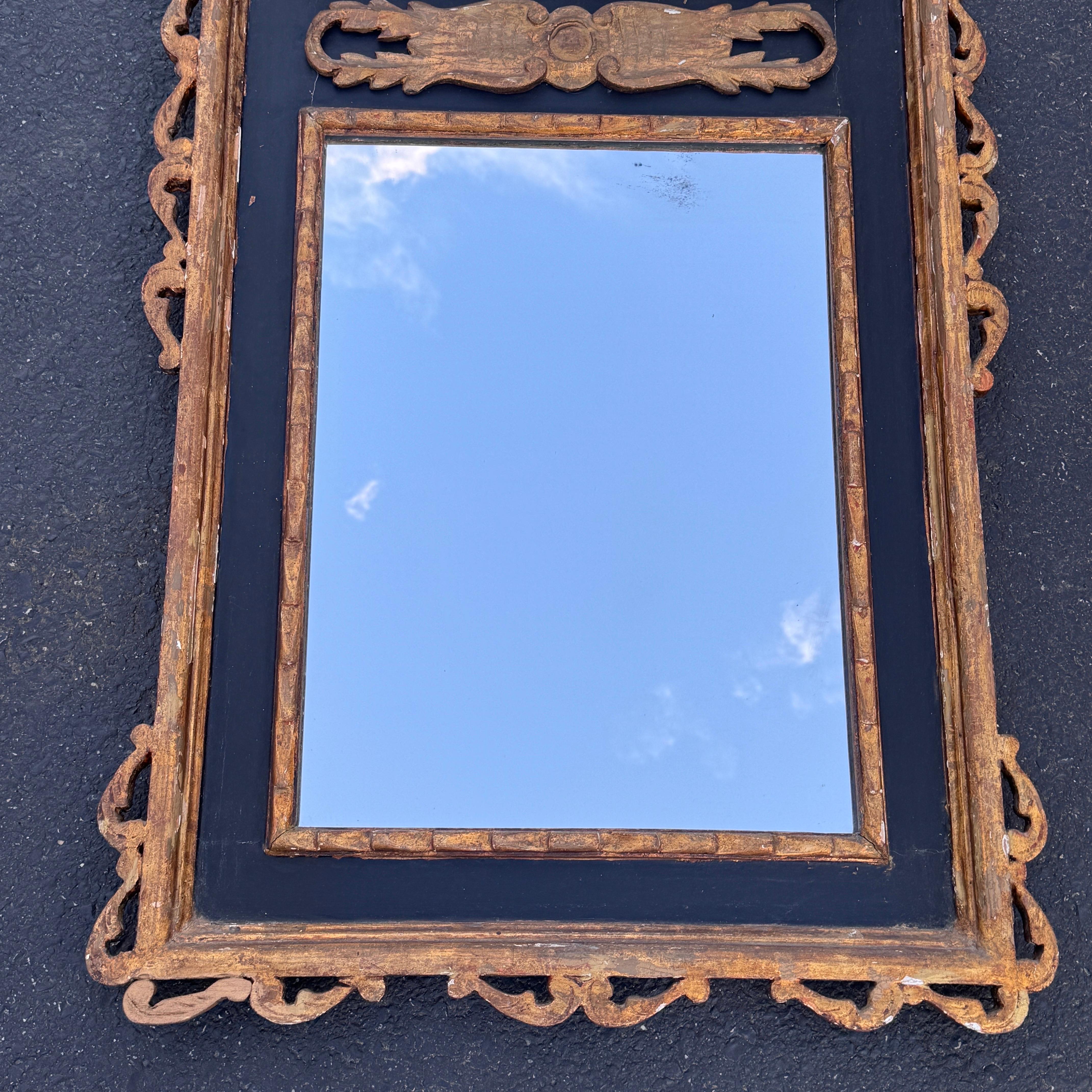 Espejo de Pared Francés Tallado Dorado Pintado de Negro siglo XX en venta