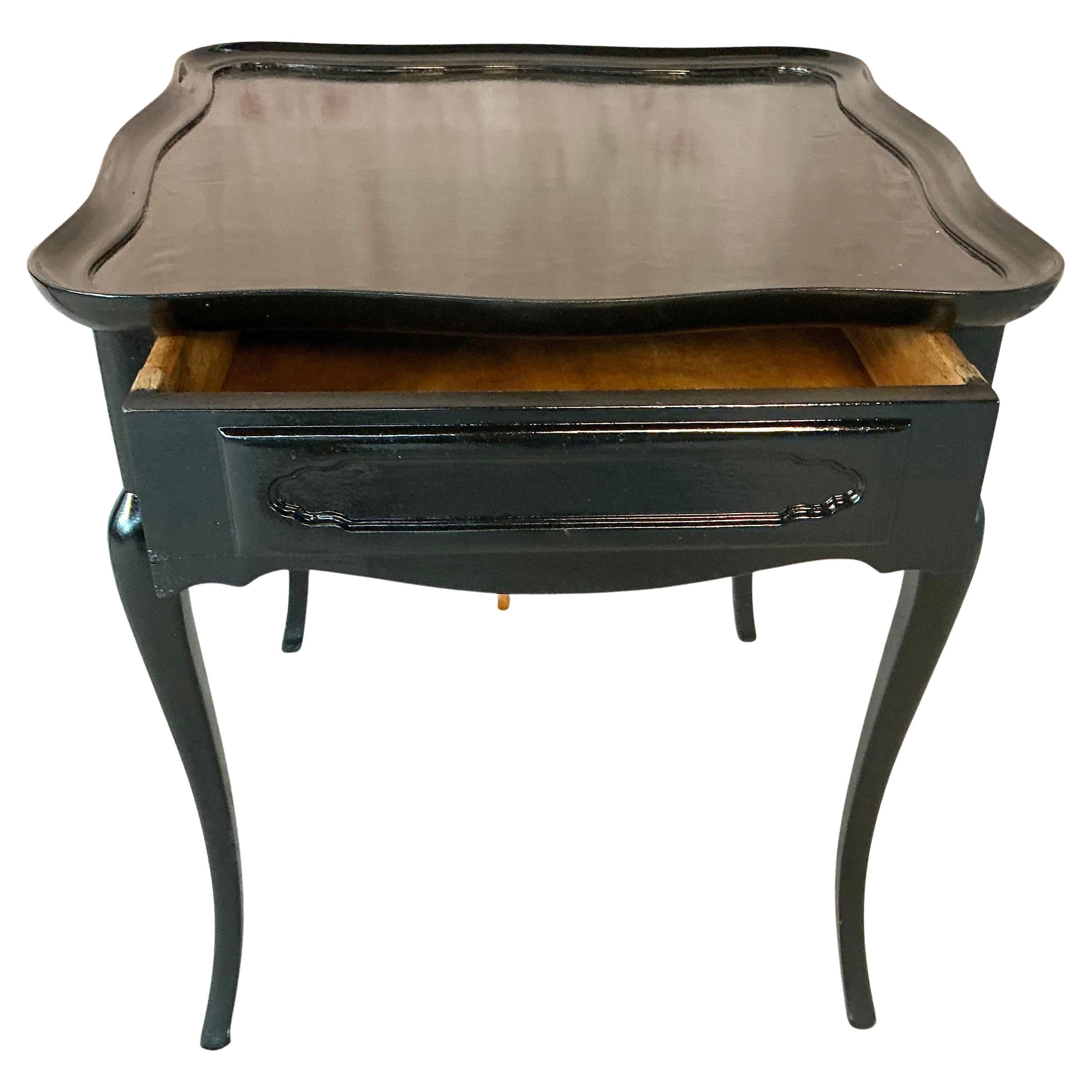 Paire de tables d'appoint ou de chevet en bois peint en noir en vente 2