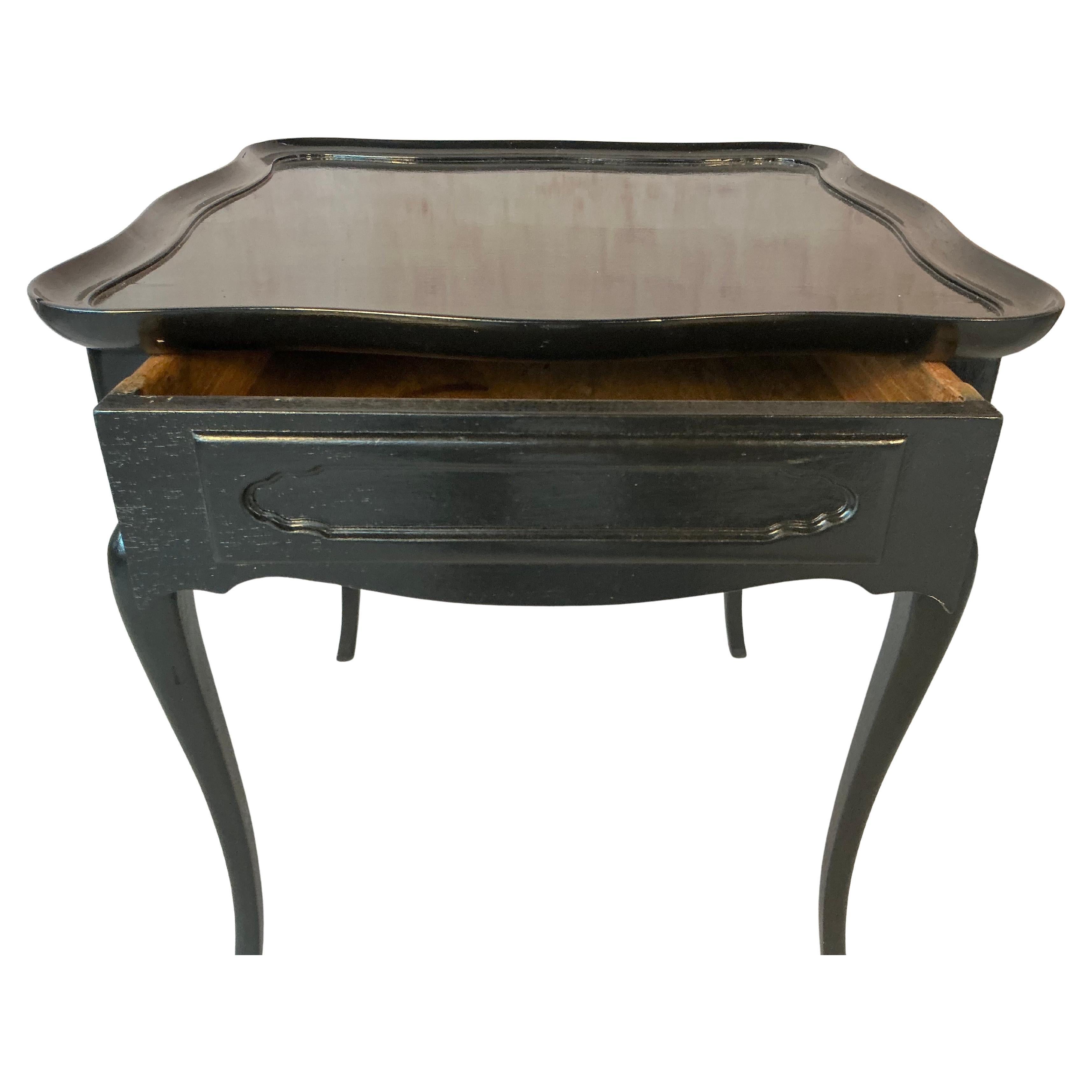 Paire de tables d'appoint ou de chevet en bois peint en noir en vente 3