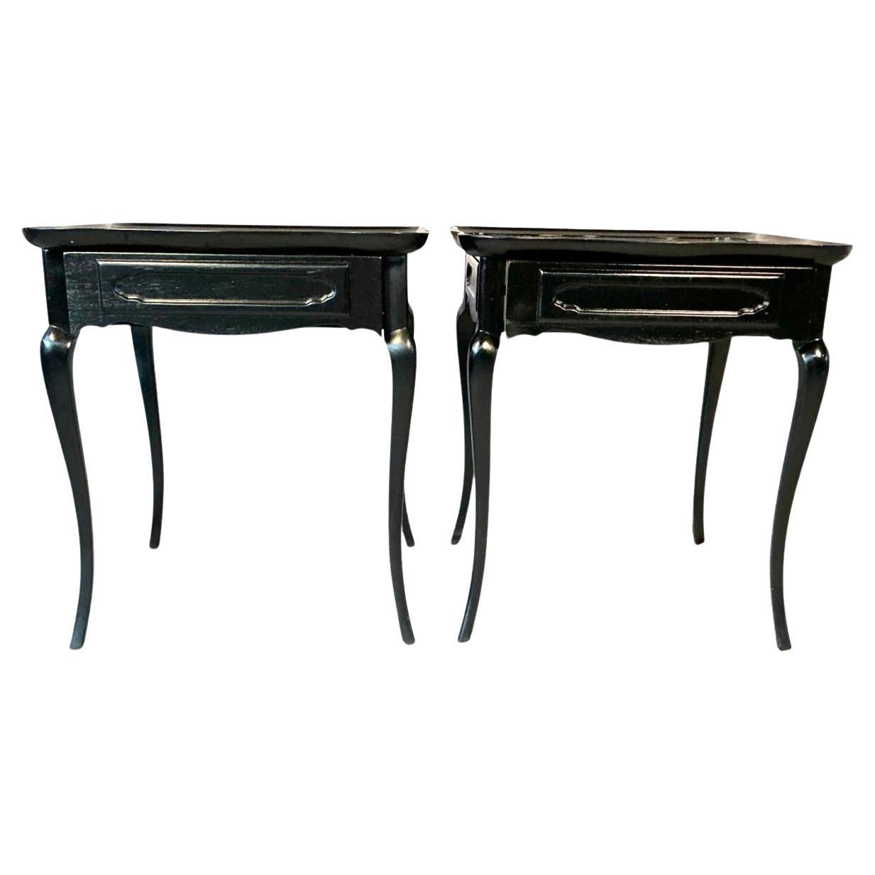 Paire de tables d'appoint ou de chevet en bois peint en noir