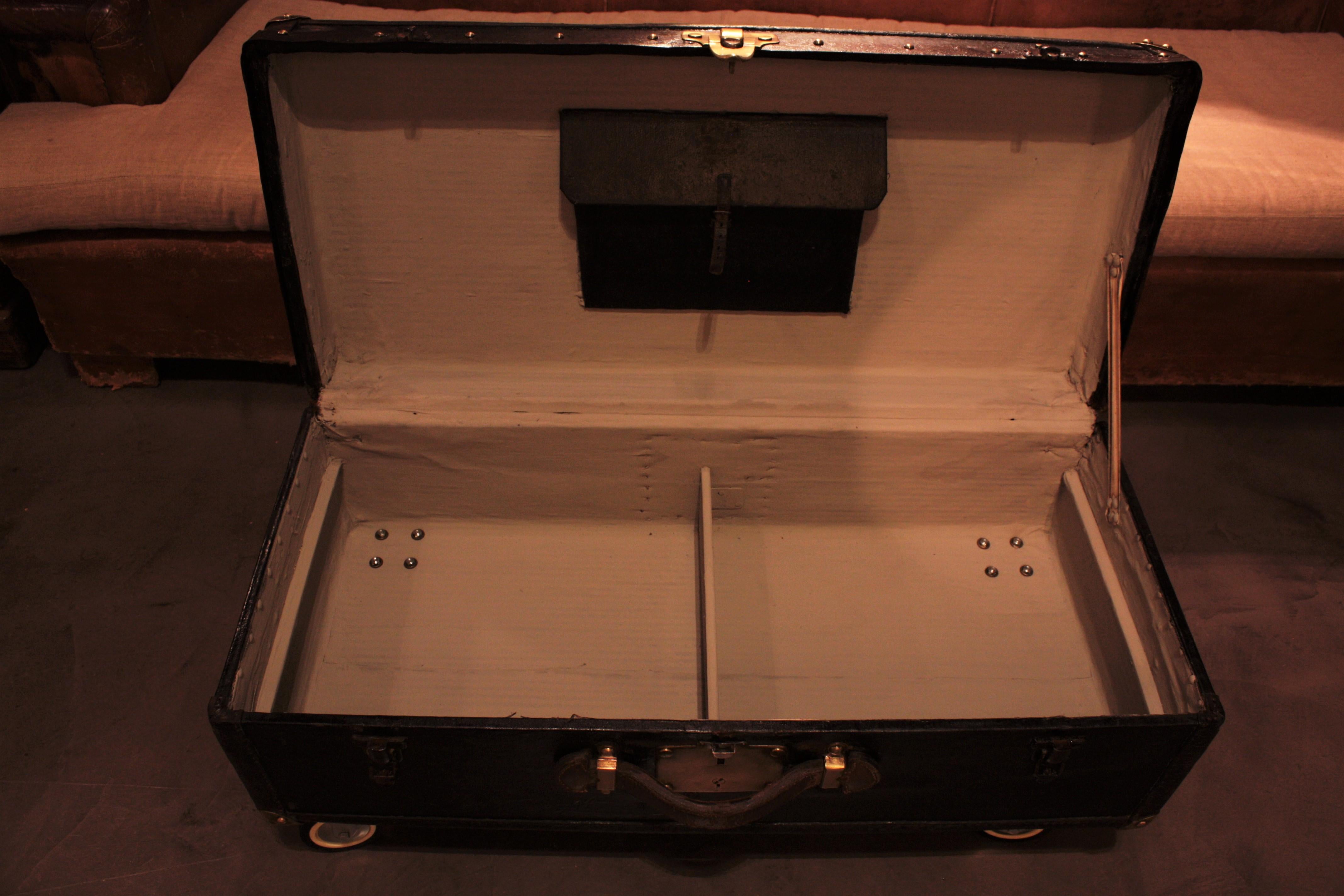 French Trunk or Coffee Table in Black Canvas, Leather and Wood For Sale 8