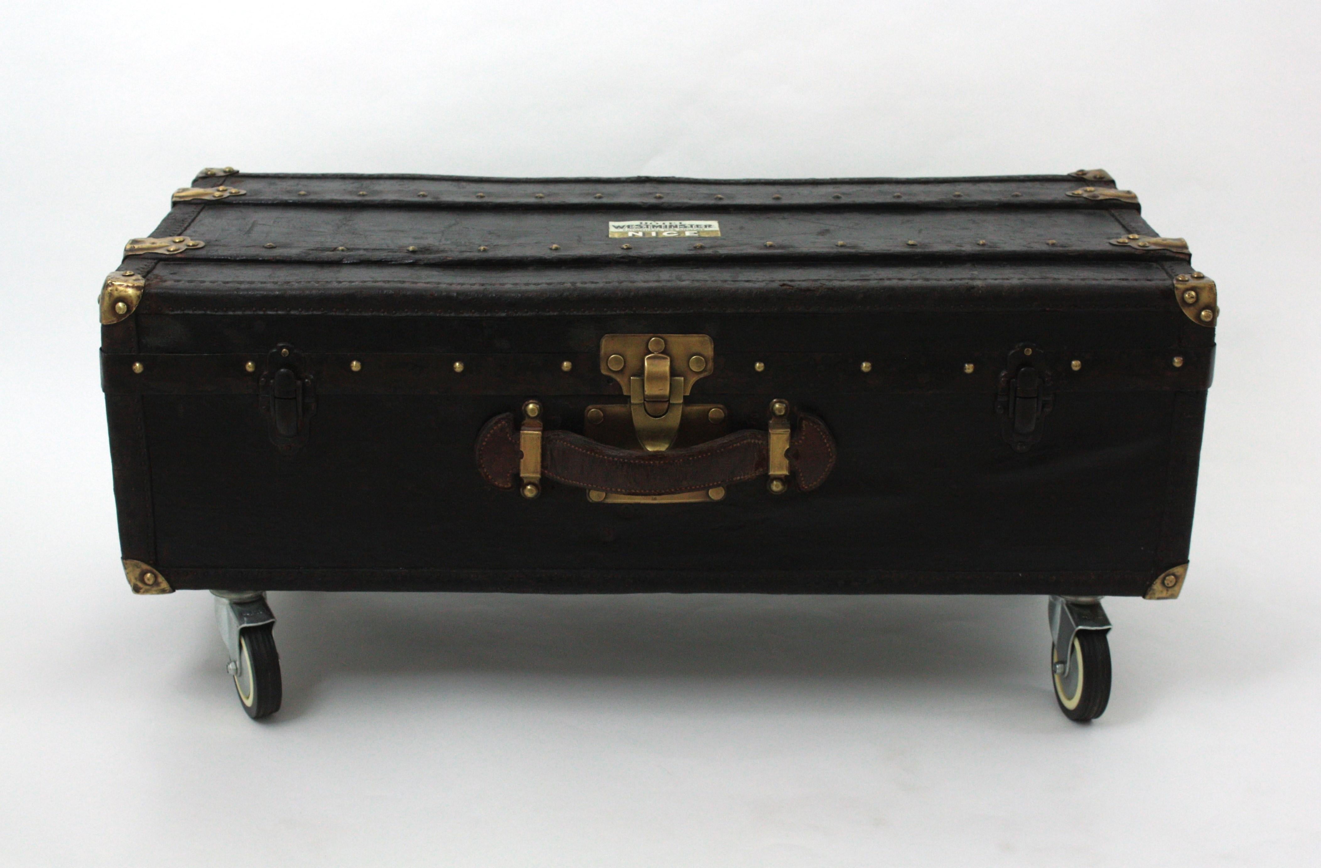 Französischer schwarzer Reisekoffer Couchtisch aus Canvas, Leder und Holz im Zustand „Gut“ im Angebot in Barcelona, ES