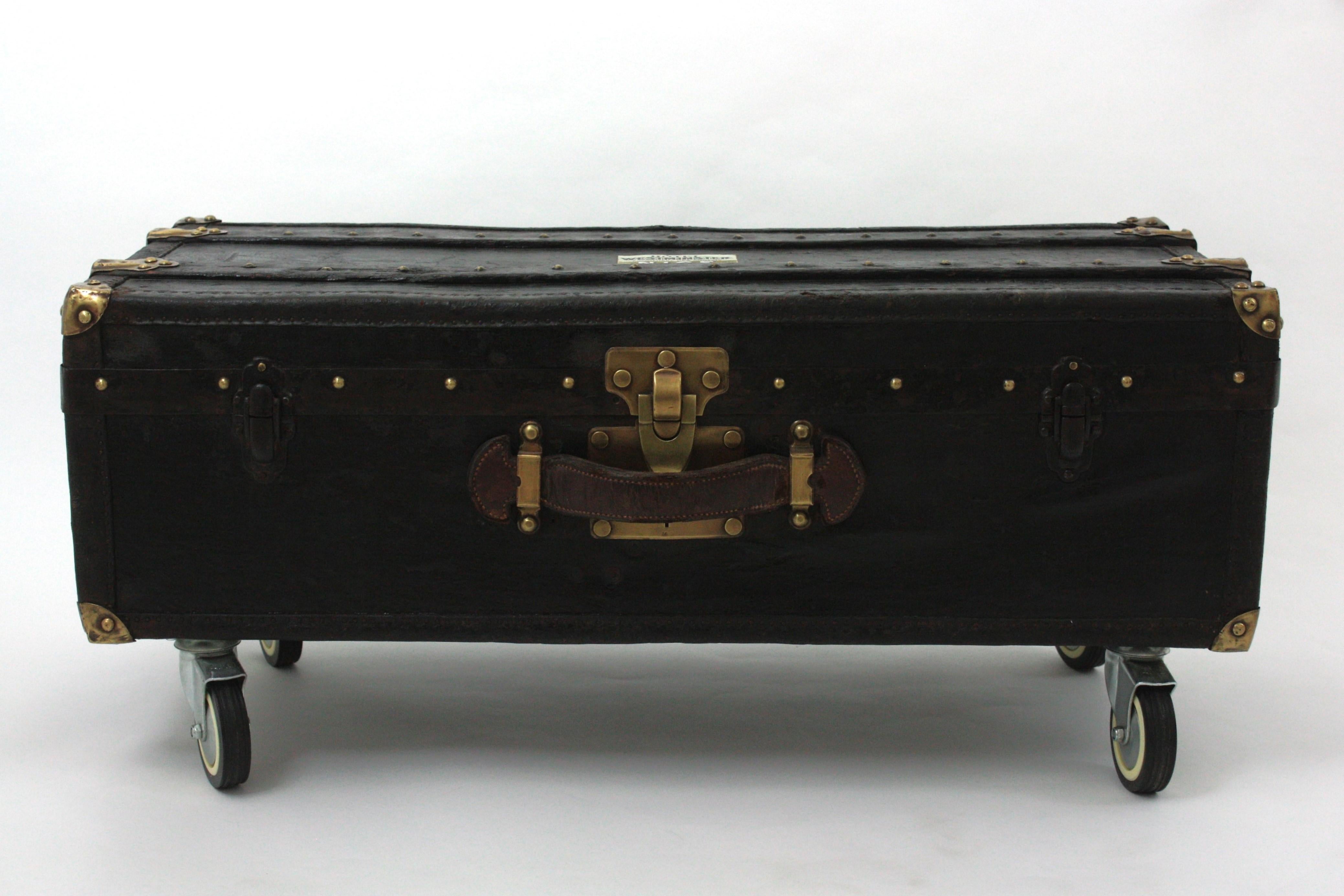 Französischer schwarzer Reisekoffer Couchtisch aus Canvas, Leder und Holz im Angebot 1