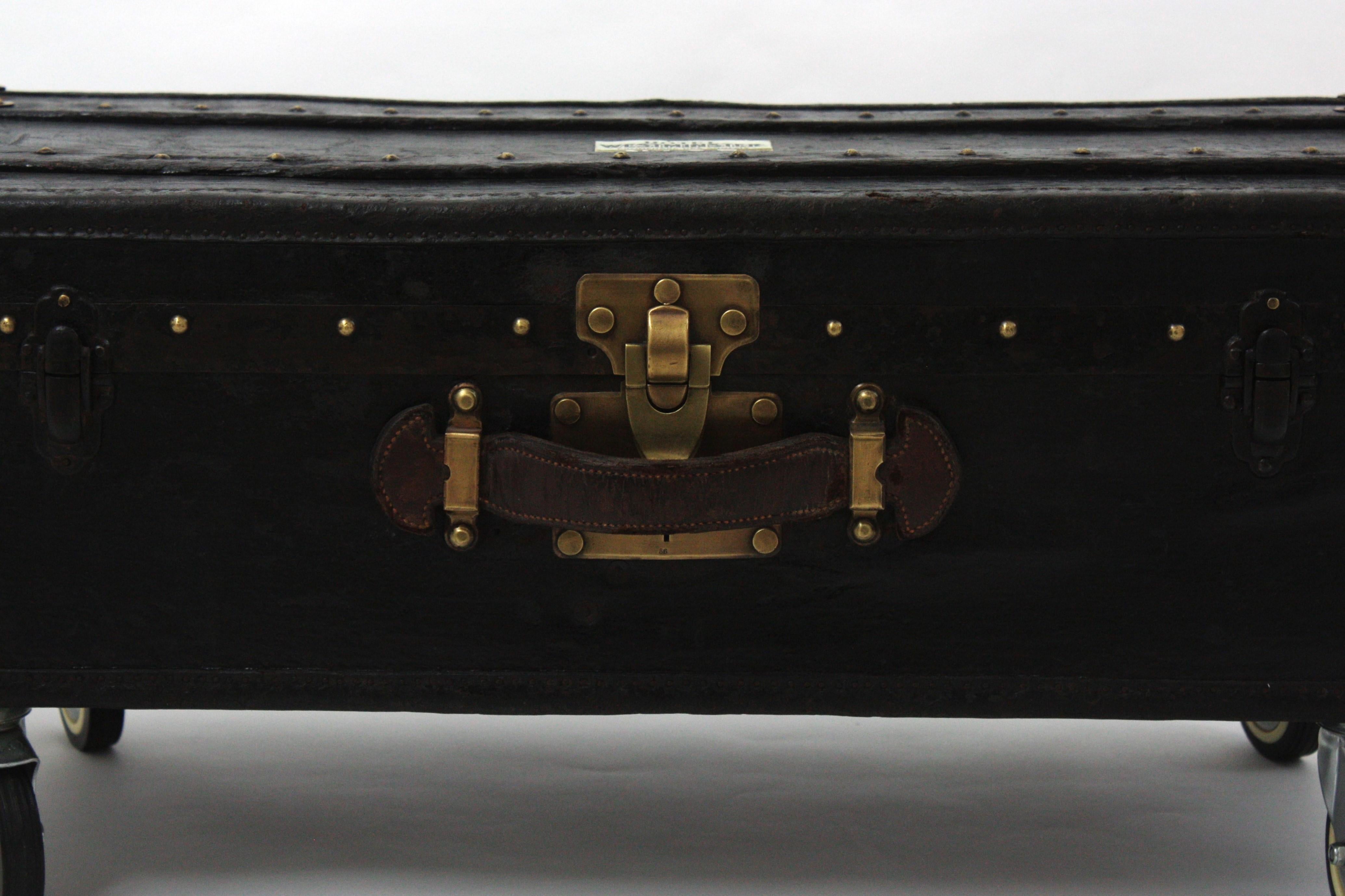 Französischer schwarzer Reisekoffer Couchtisch aus Canvas, Leder und Holz im Angebot 2