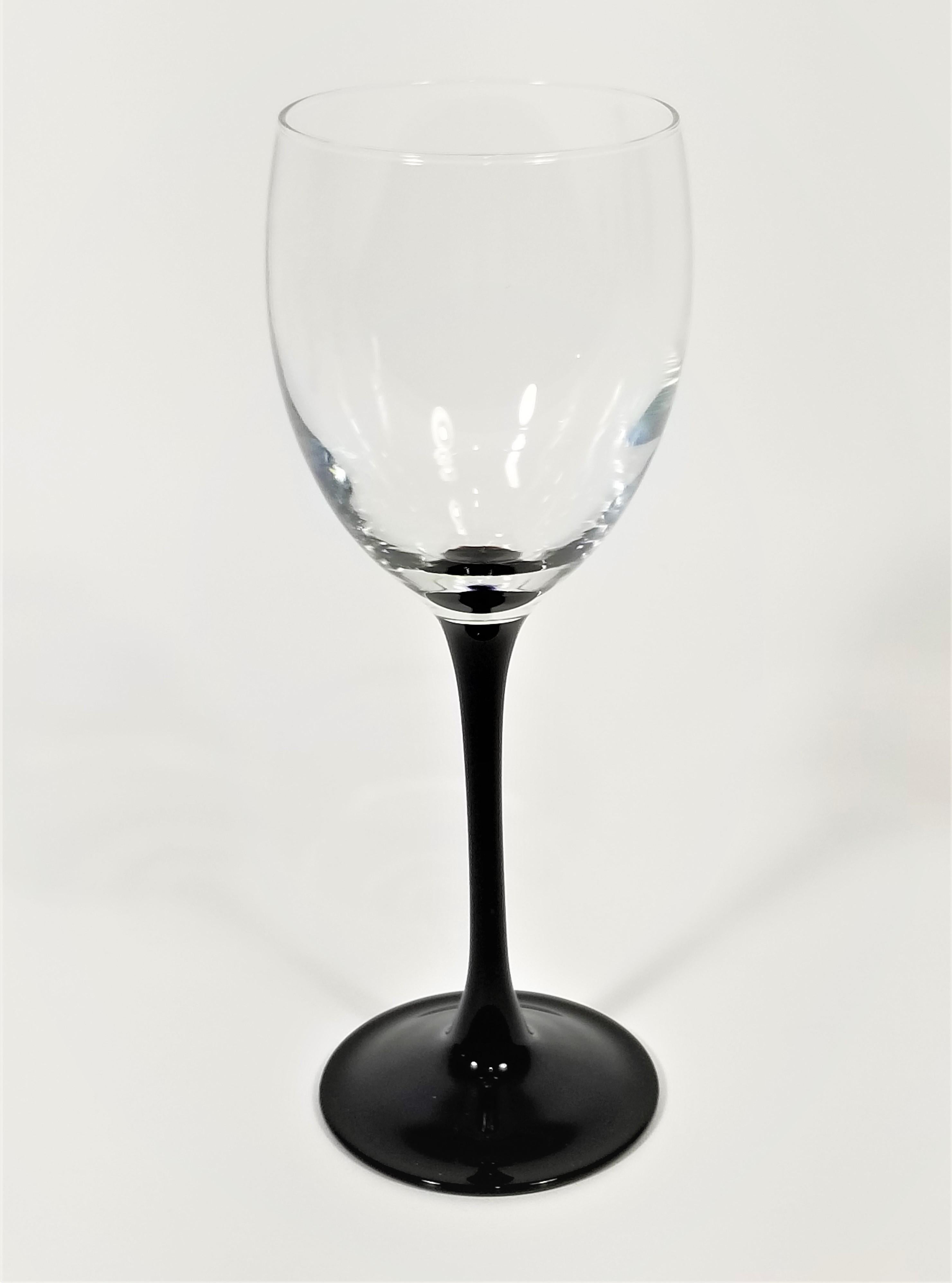 Luminarc, France Black  Tulip Base Stemware / Wine Glasses, Set of 6 In Excellent Condition For Sale In New York, NY