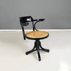 Fauteuil pivotant en bois noir et paille de Vienne de style Thonet, années 1900