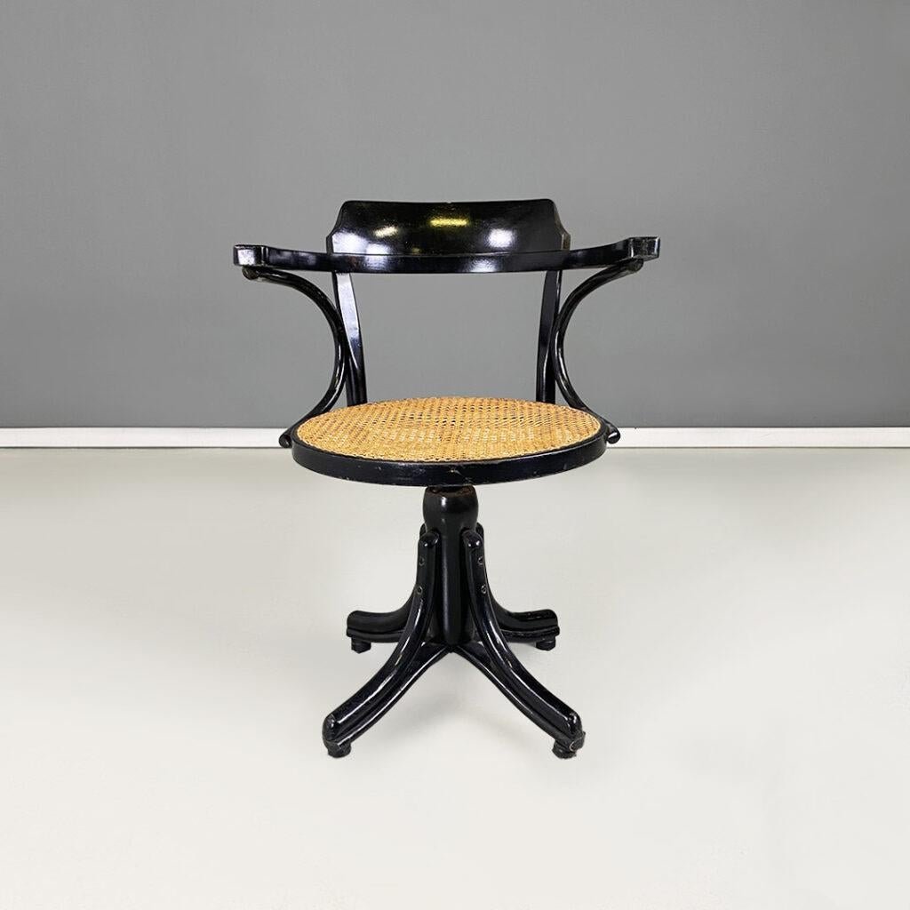 French black wood and Vienna straw swivel chair in Thonet style, 1900s In Good Condition For Sale In MIlano, IT