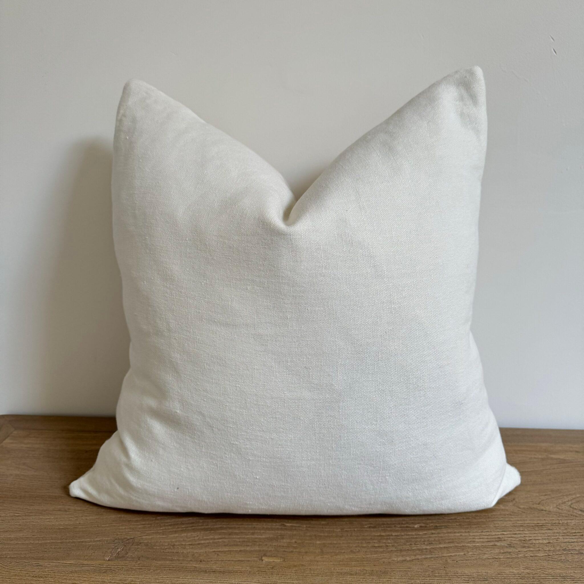 Lin Coussin bouclette française vintage en lin avec insert en duvet blanc en vente