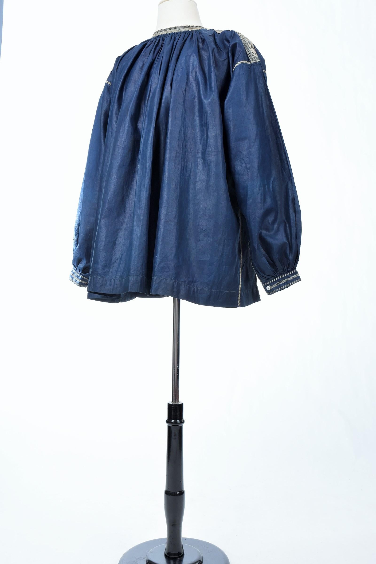 French Blaude or Peasant Blouse In Glazed Linen Dyed Indigo -French 19th Century For Sale 2