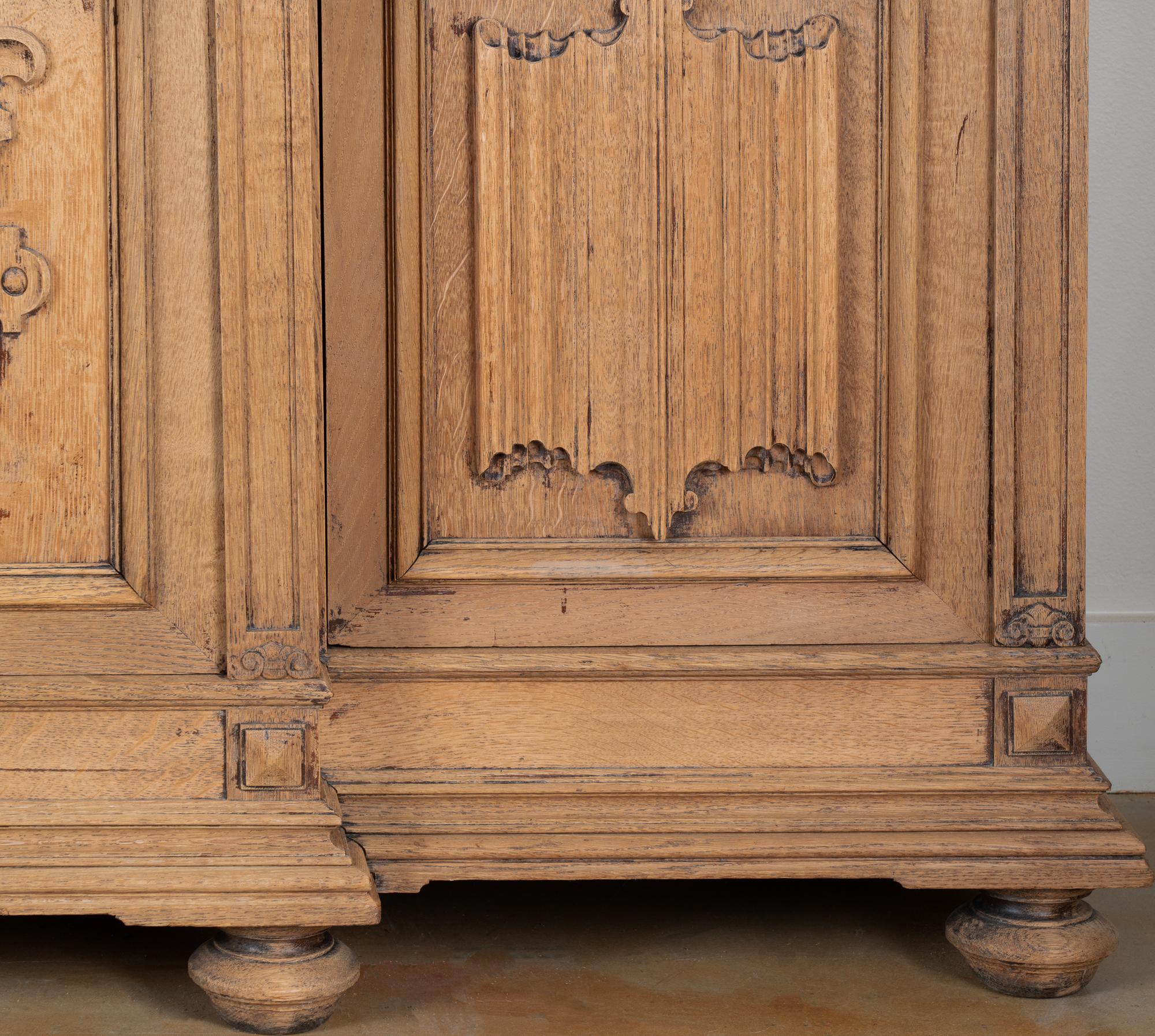 French Bleached Oak Bookcase Display Cabinet With Adjustable Shelves, circa 1880 2