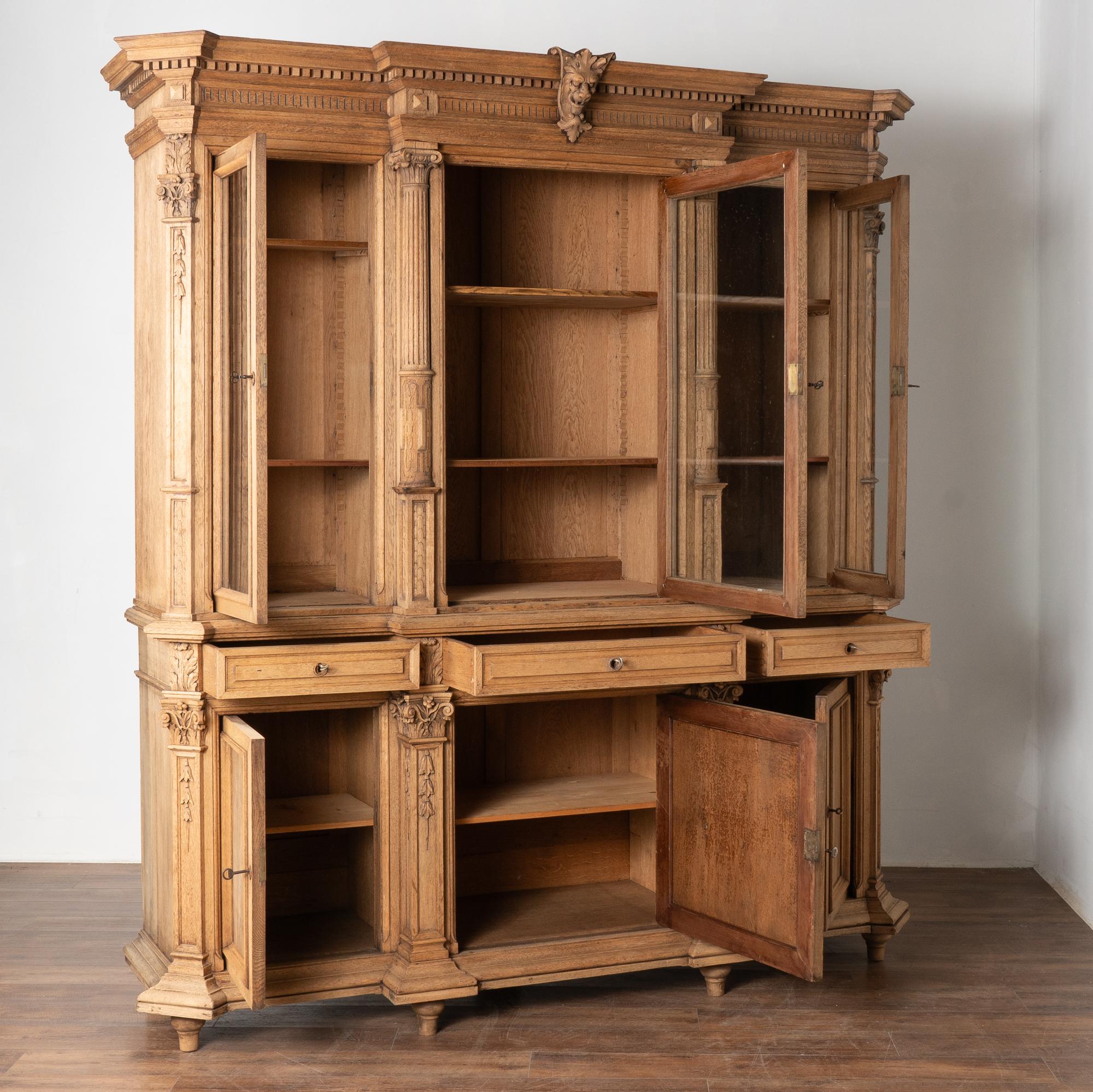 Country Vetrina libreria francese in Oak sbiancato con ripiani regolabili, circa 1890 in vendita