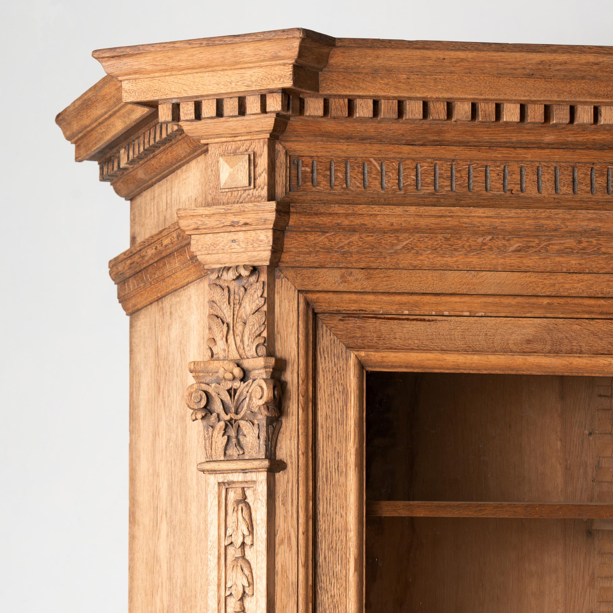 Vetrina libreria francese in Oak sbiancato con ripiani regolabili, circa 1890 In condizioni buone in vendita a Round Top, TX