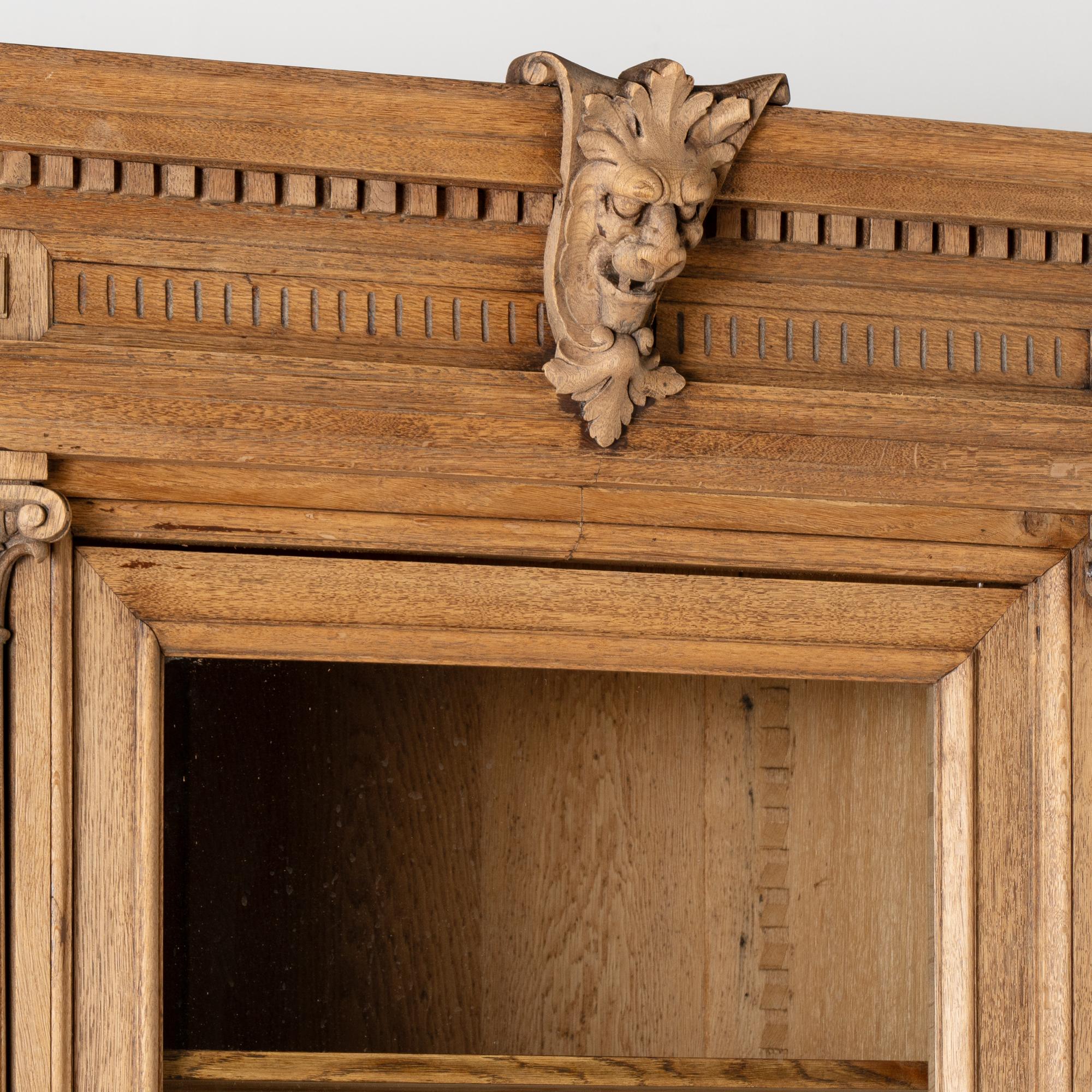 XIX secolo Vetrina libreria francese in Oak sbiancato con ripiani regolabili, circa 1890 in vendita