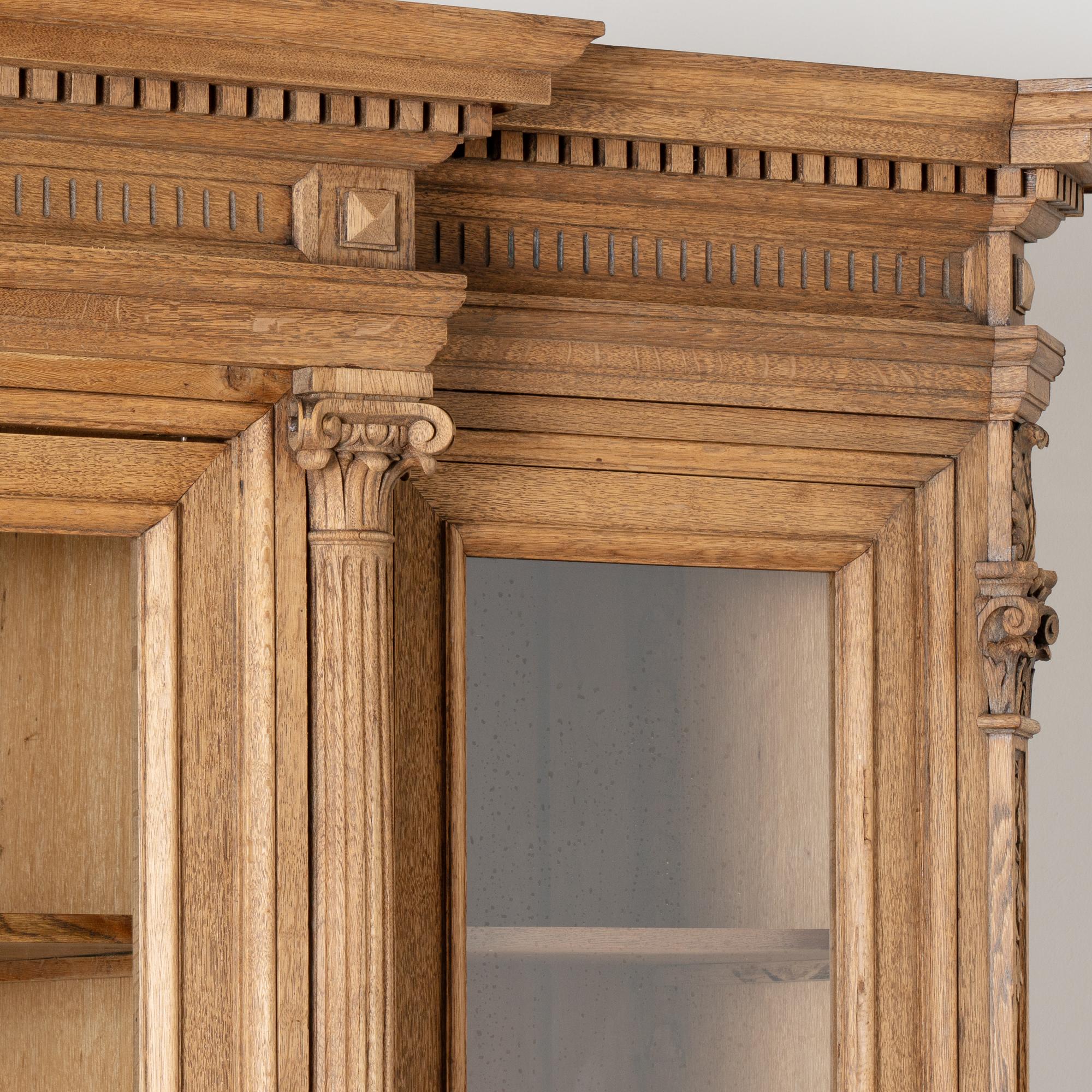 Vetro Vetrina libreria francese in Oak sbiancato con ripiani regolabili, circa 1890 in vendita