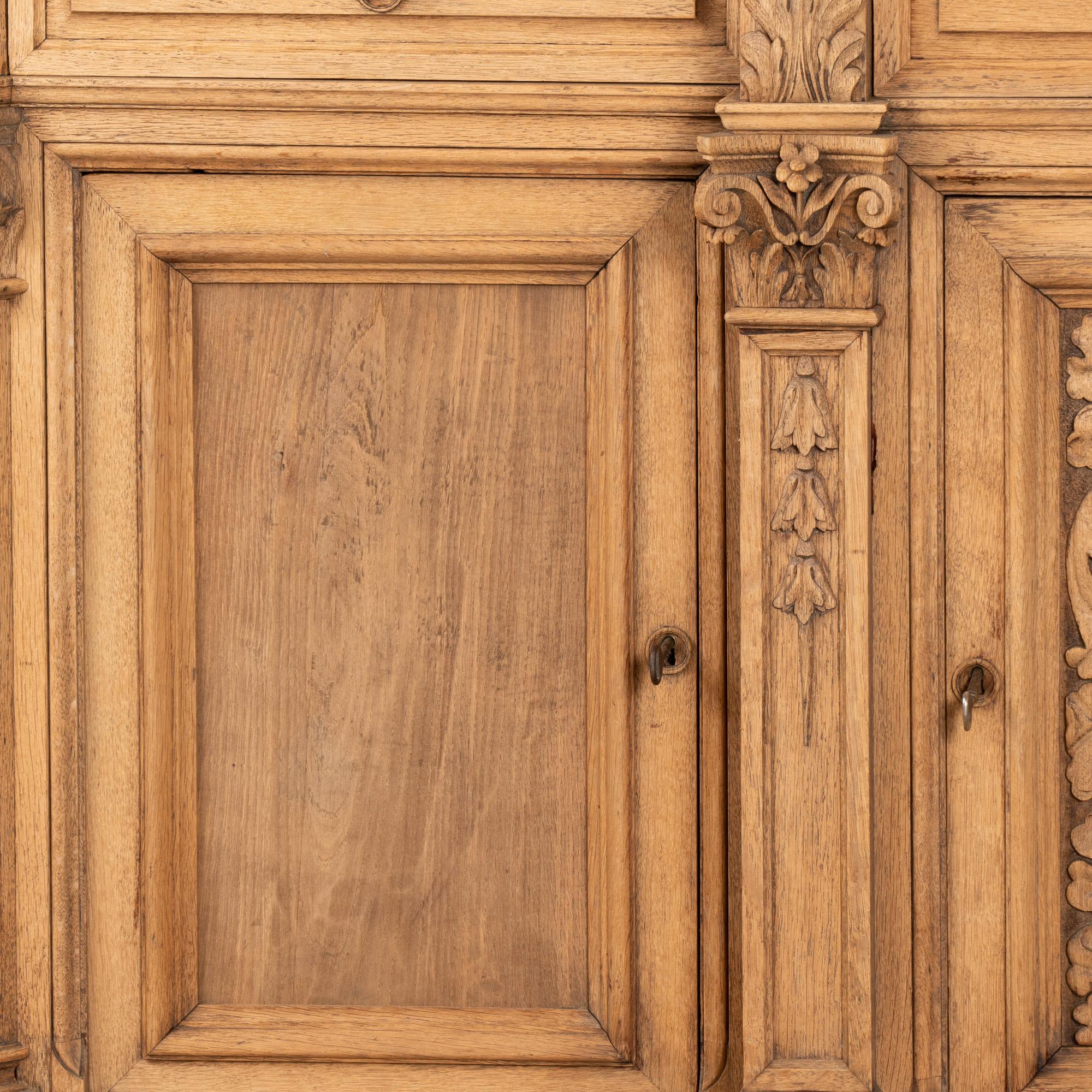 Vetrina libreria francese in Oak sbiancato con ripiani regolabili, circa 1890 in vendita 1