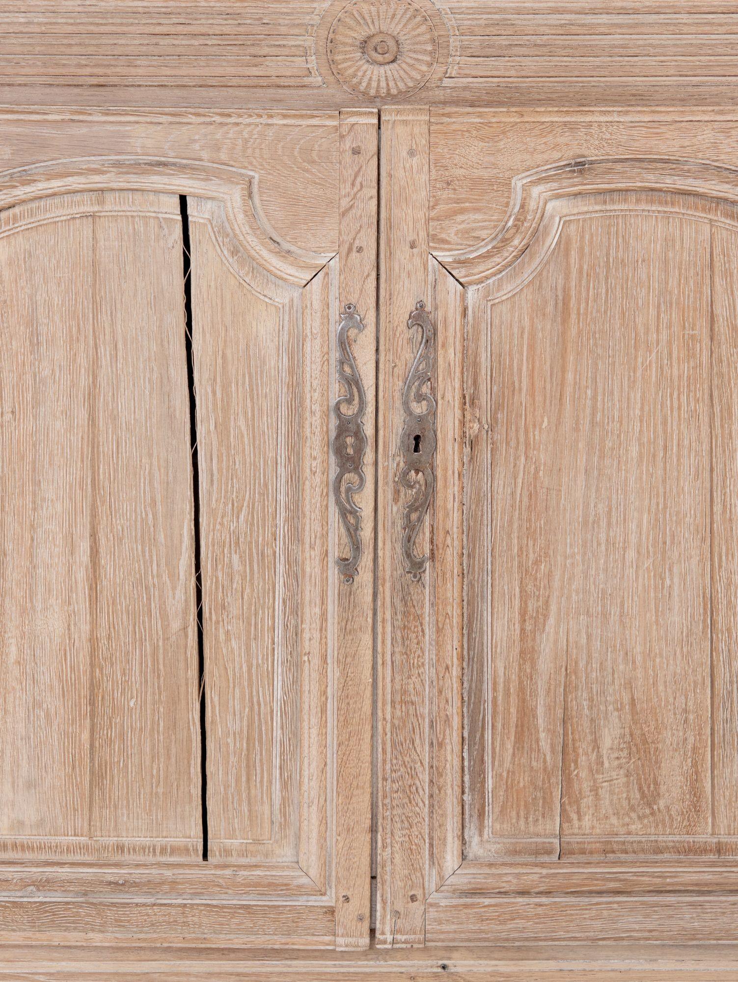 Buffet francese in Oak sbiancato in vendita 1