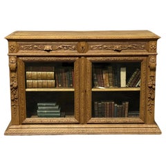 Bibliothèque ou cabinet sculpté en chêne blanchi français