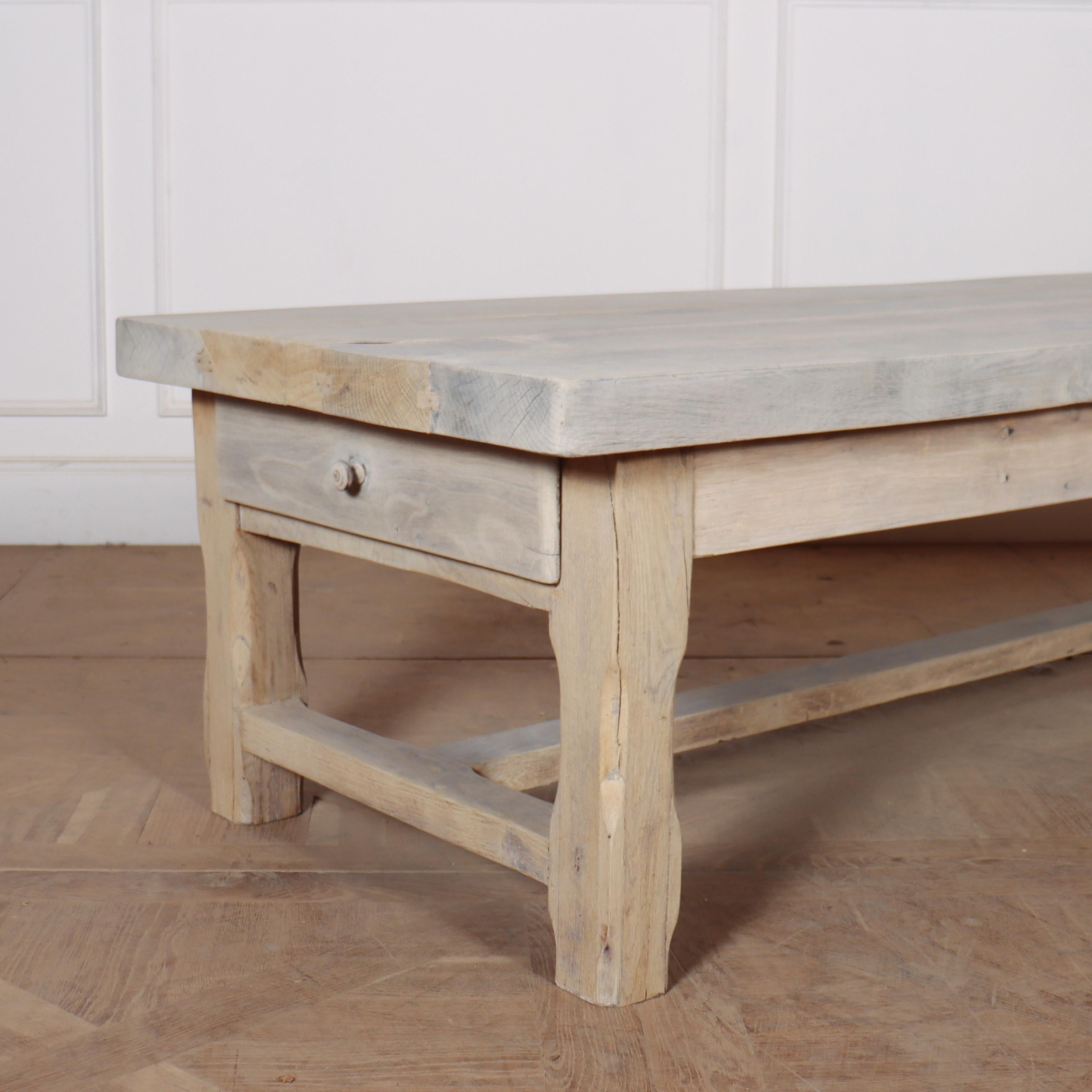 Grande table basse en chêne blanchi du 19ème siècle avec un plateau de 2,5