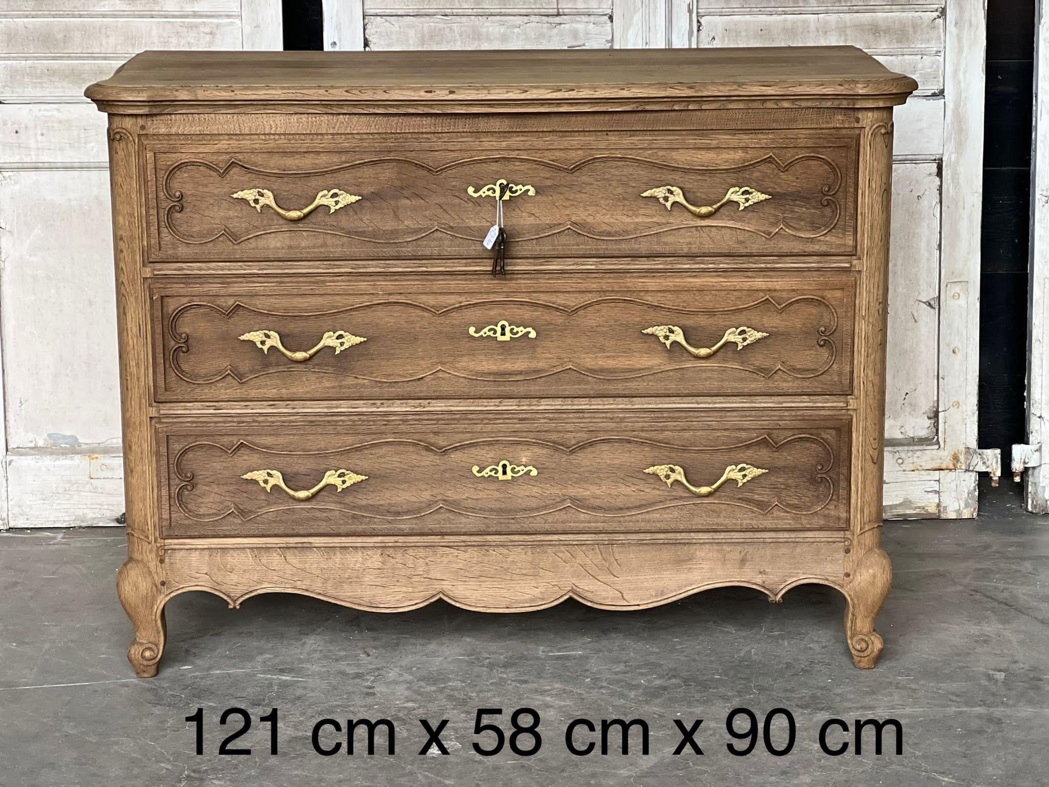 French Bleached Oak Commode Chest of Drawers For Sale 5