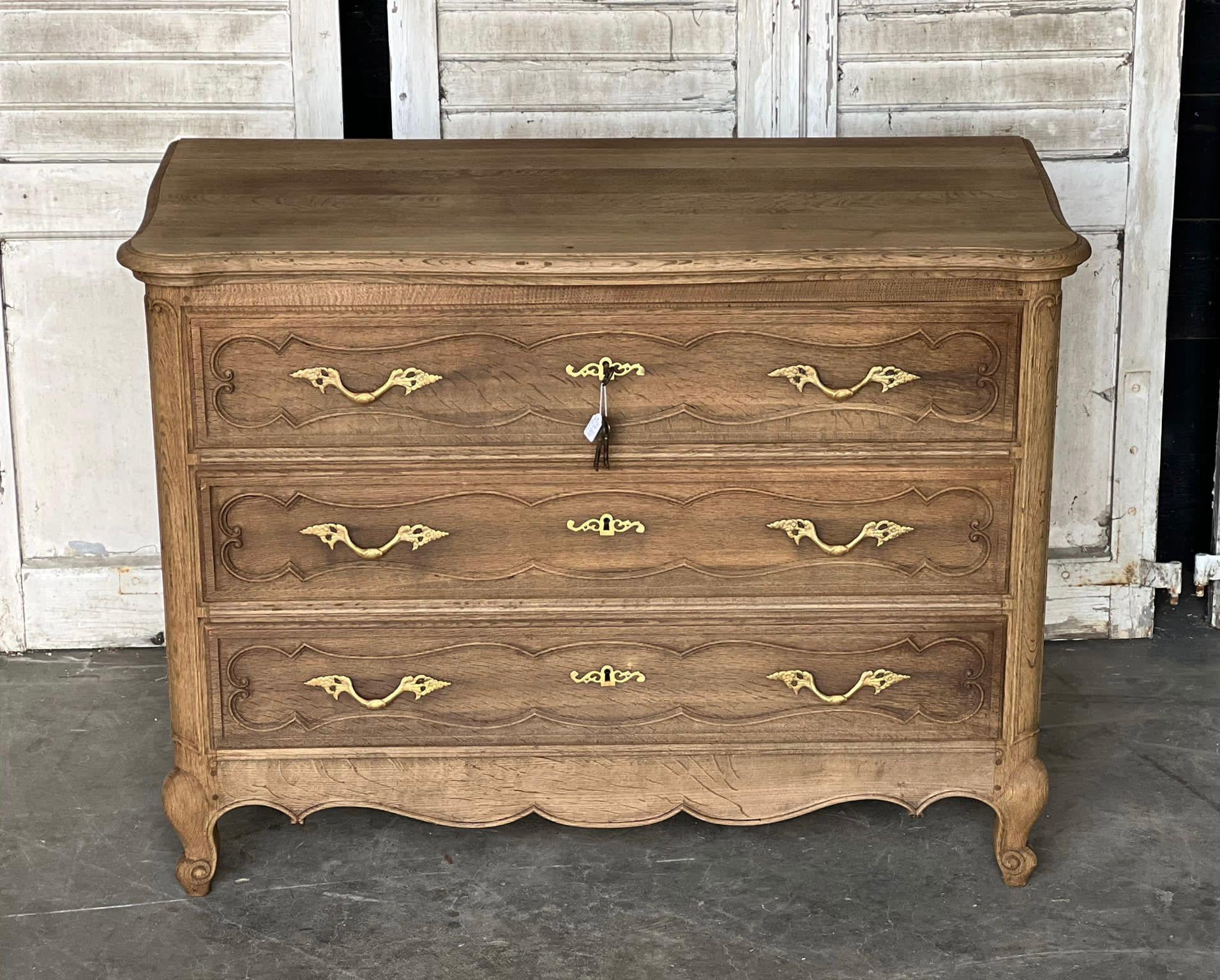 A delightful French commode chest of drawers, made from solid Oak and dating to the early 1900s. Of excellent quality construction as can be seen by the drawer dovetails. Keys present and in overall excellent condition for the home.
Measures: Width