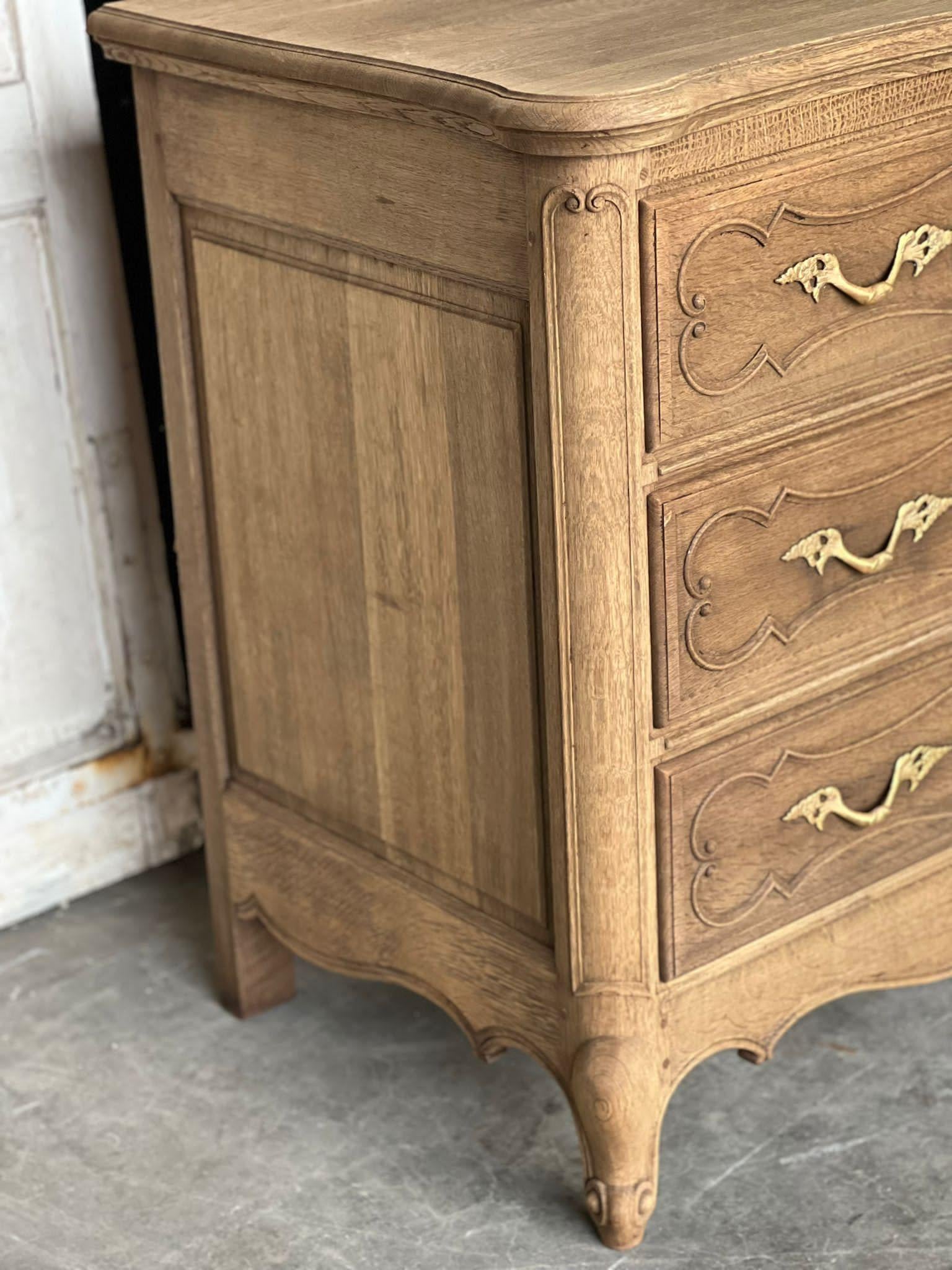 French Bleached Oak Commode Chest of Drawers For Sale 2