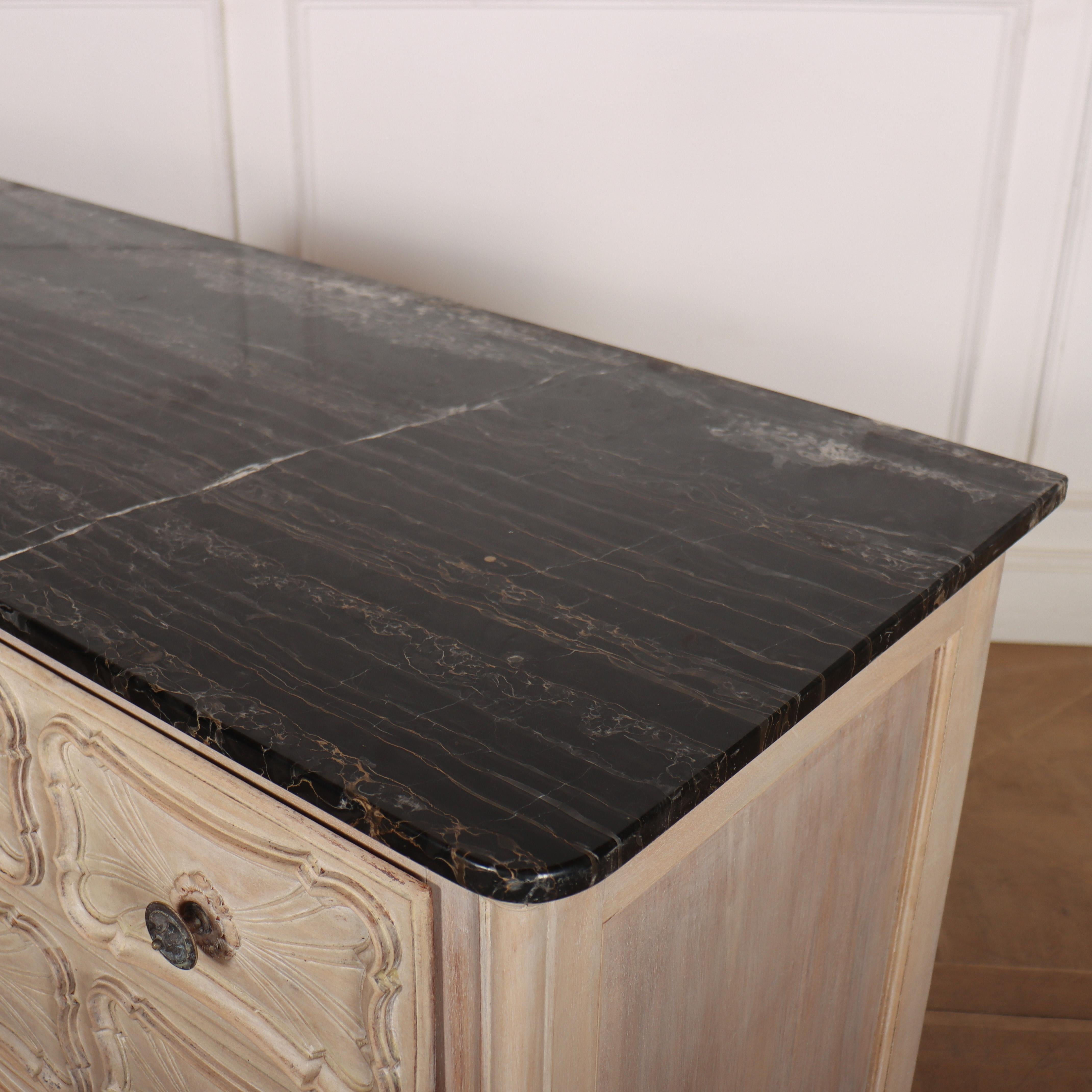 Commode francese in Oak sbiancato in vendita 2