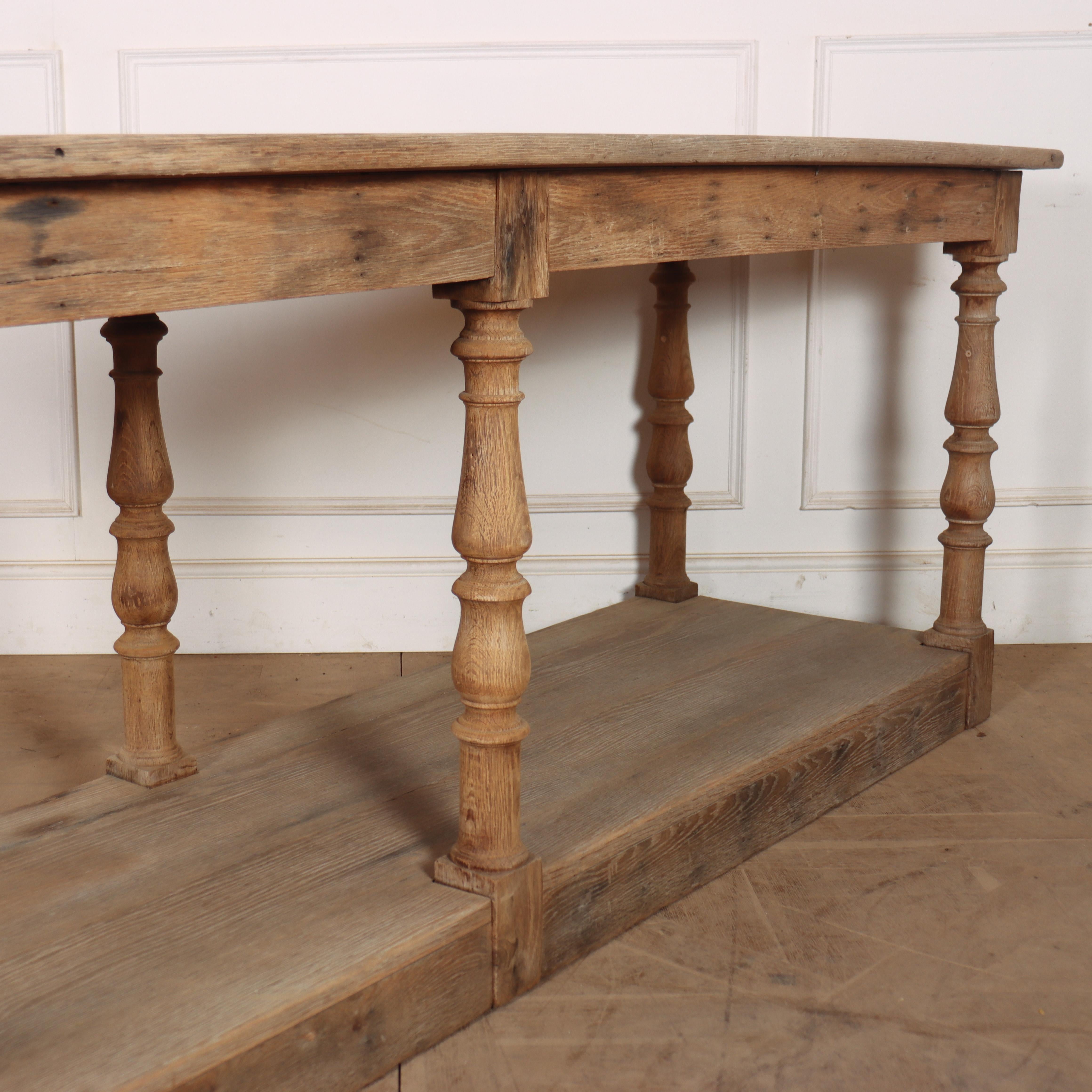 Mesa de damero francesa de roble blanqueado Blanqueado en venta