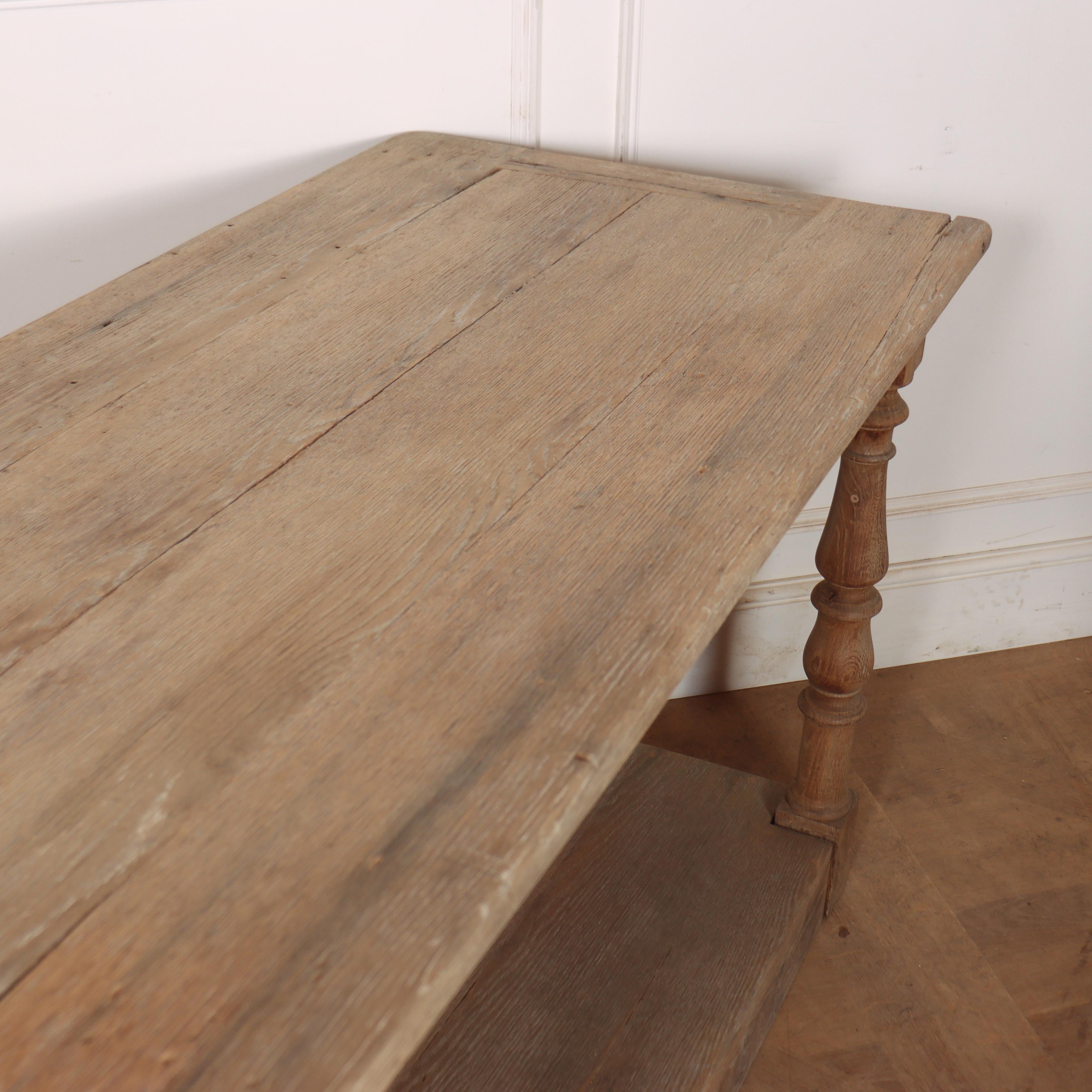 Mesa de damero francesa de roble blanqueado Roble en venta